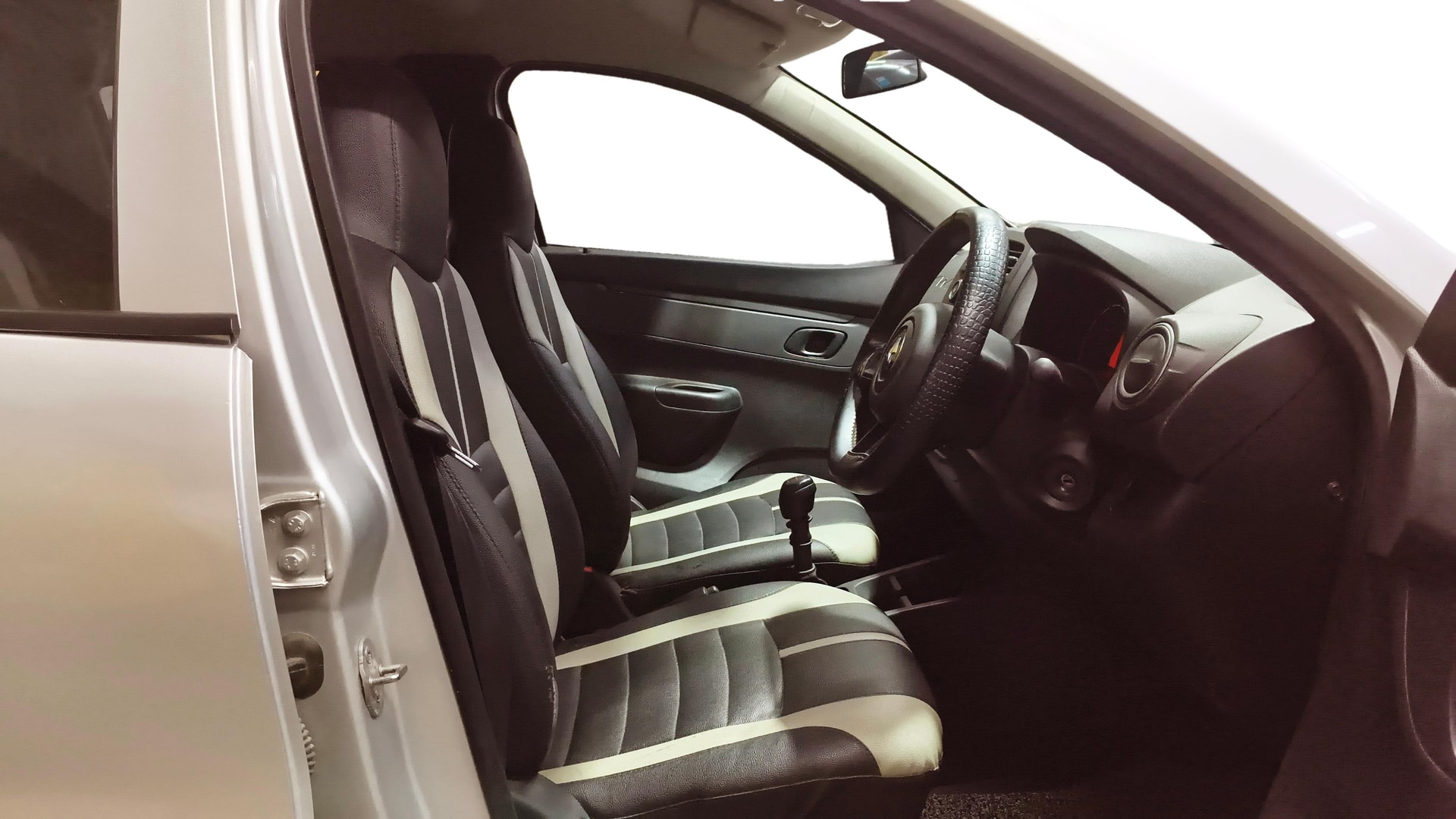 View 2020 Renault Kwid RXL Image 25 Used 2020 Renault Kwid RXL Image 25