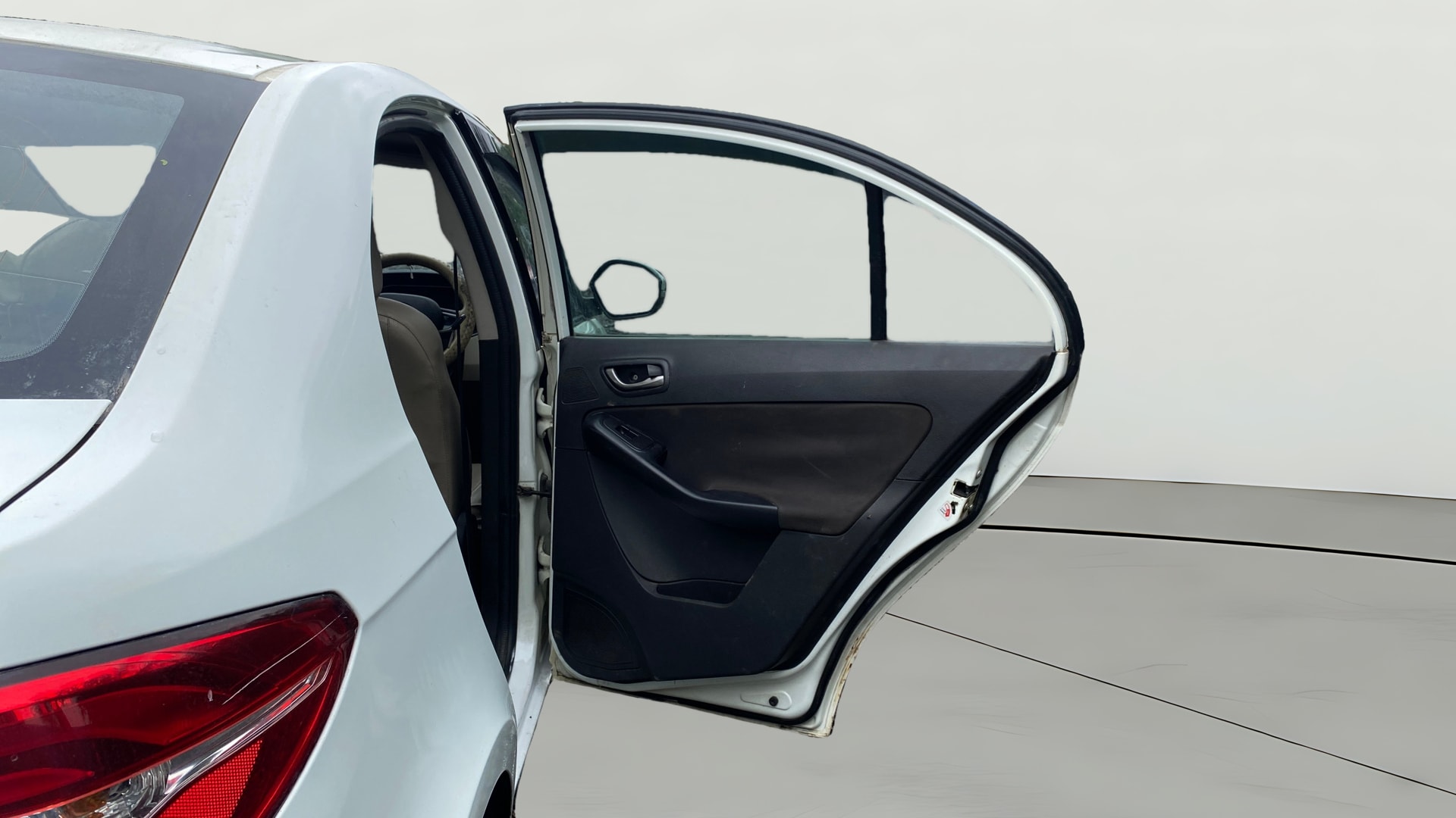View 2015 Tata Zest XT Petrol Image 7 Used 2015 Tata Zest XT Petrol Image 7
