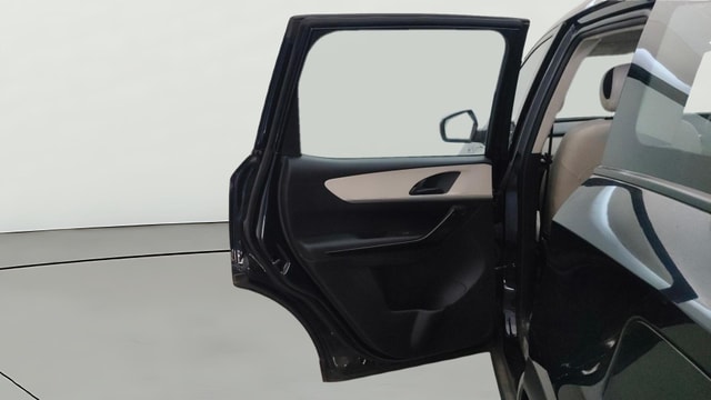 View Mahindra XUV700 Image 22 Used Mahindra XUV700 Image 22