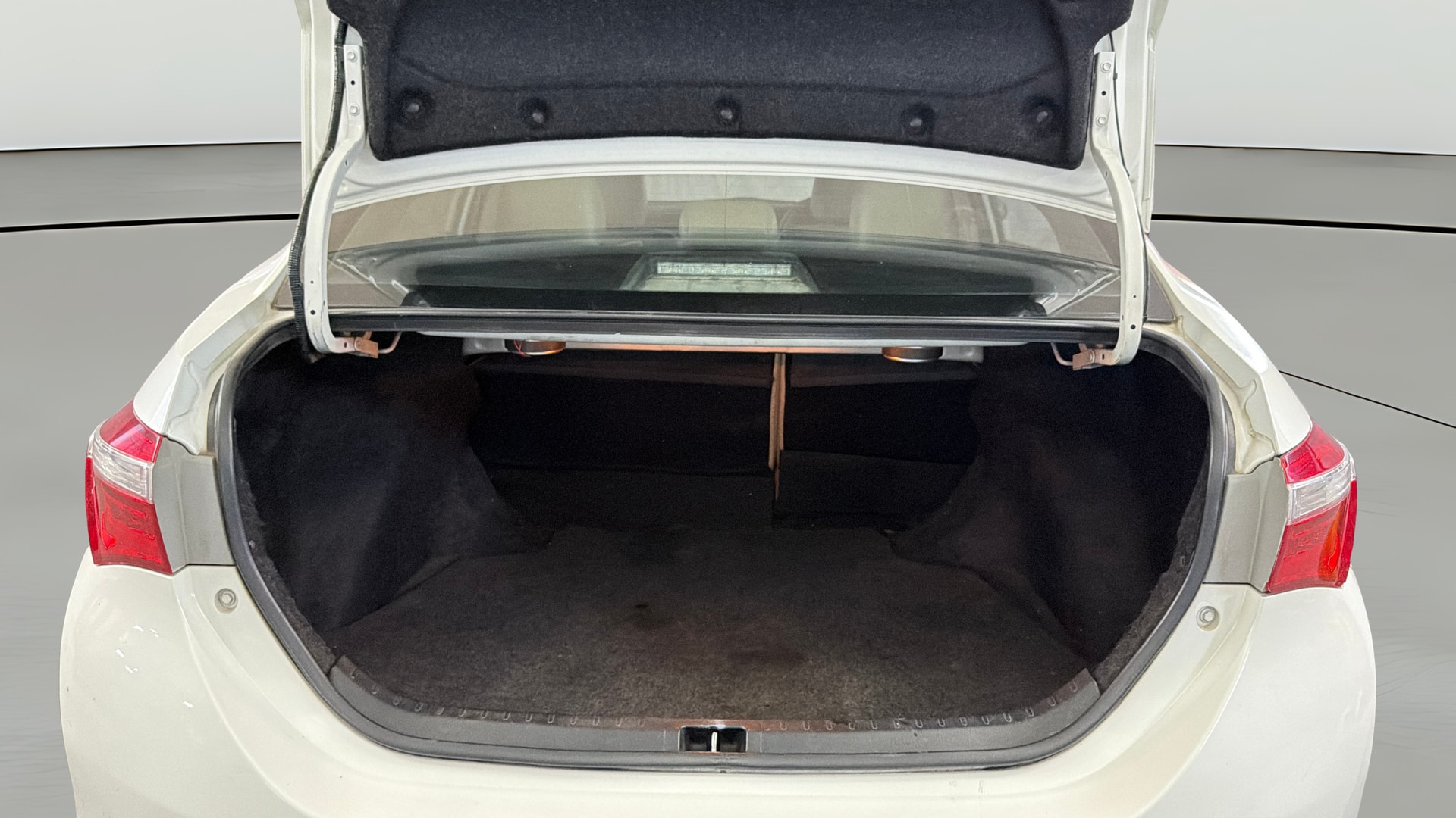 View 2015 Toyota Corolla Altis 1.8 VL AT Image 39 Used 2015 Toyota Corolla Altis 1.8 VL AT Image 39