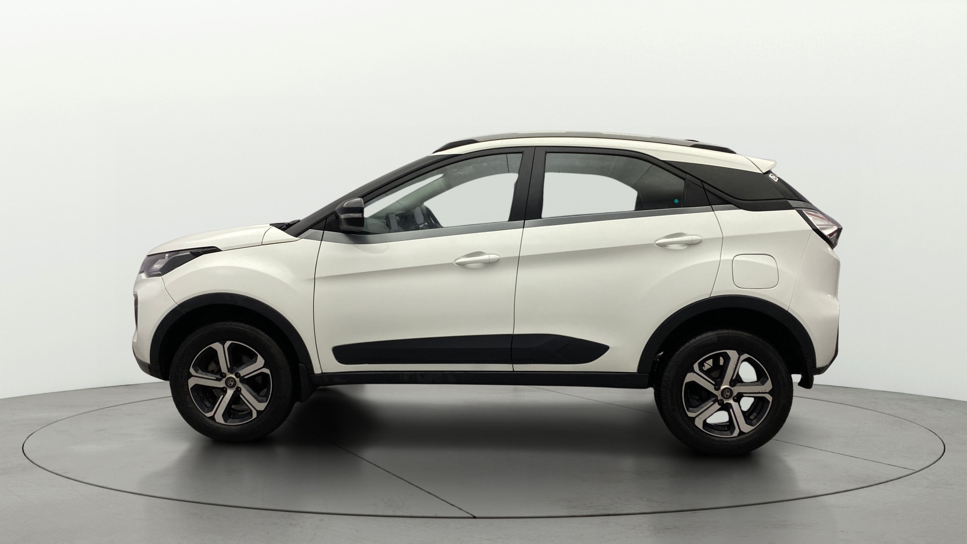 View 2021 Tata Nexon Revotron XE Image 6 Used 2021 Tata Nexon Revotron XE Image 6