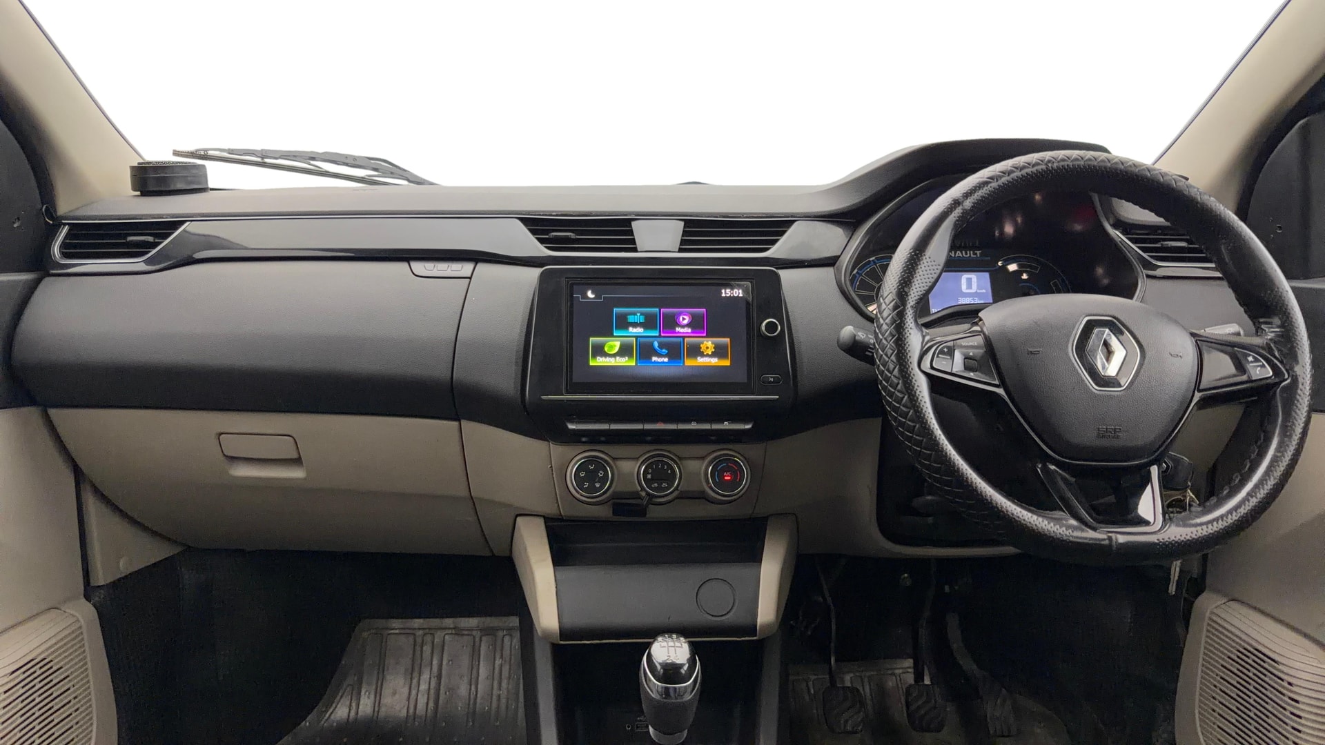 View 2023 Renault Triber RXT Image 16 Used 2023 Renault Triber RXT Image 16