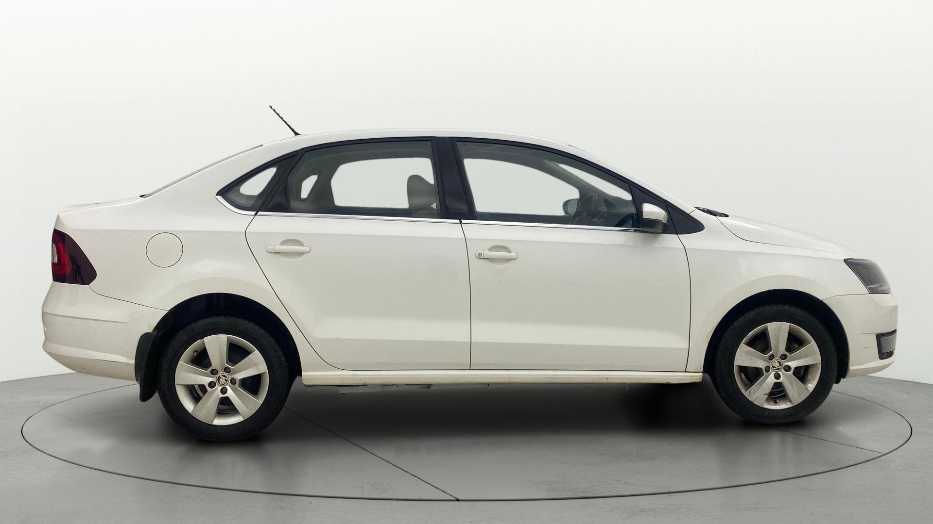 View 2021 Skoda Rapid 1.5 TDI CR Active BS IV Image 8 Used 2021 Skoda Rapid 1.5 TDI CR Active BS IV Image 8