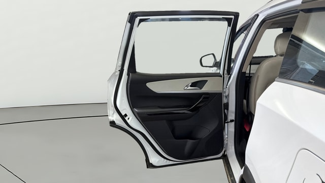 View Mahindra XUV700 Image 16 Used Mahindra XUV700 Image 16
