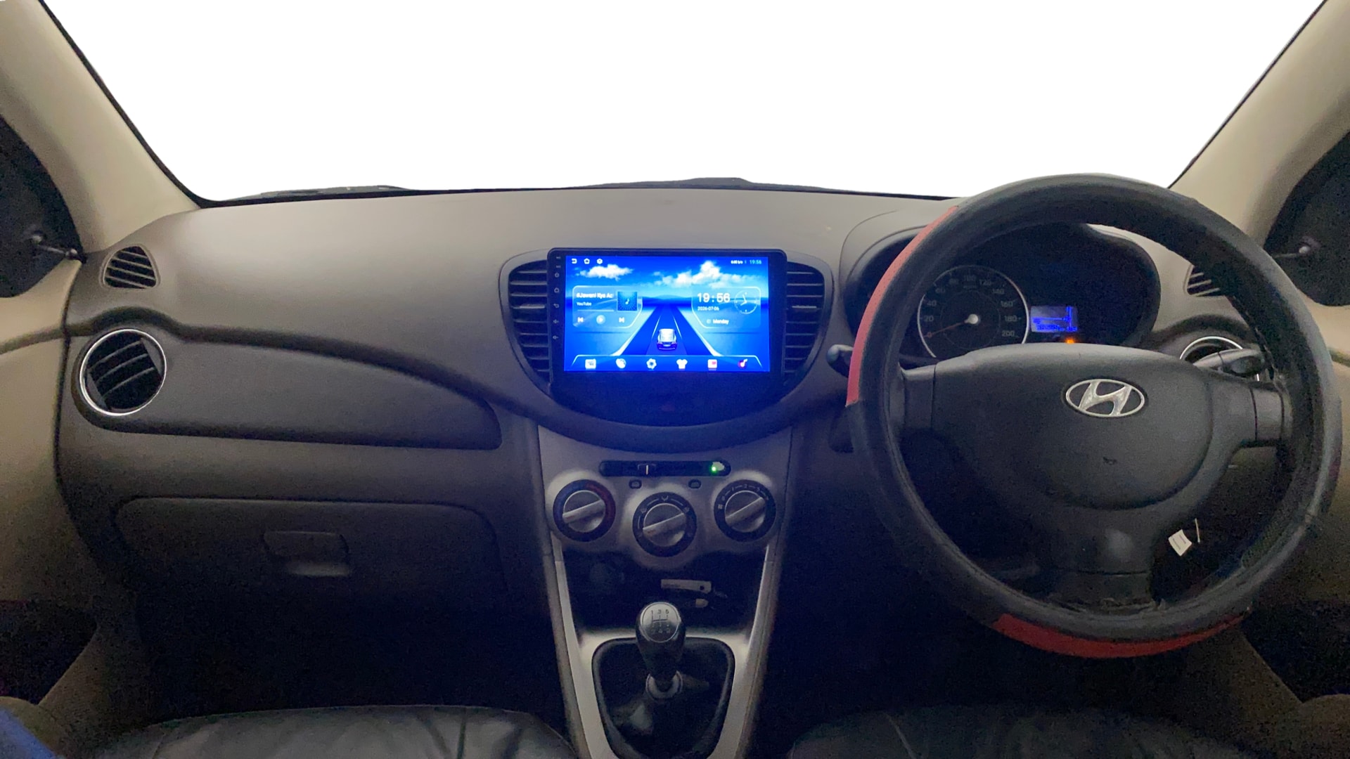 View 2013 Hyundai i10 1.1 Magna Image 15 Used 2013 Hyundai i10 1.1 Magna Image 15