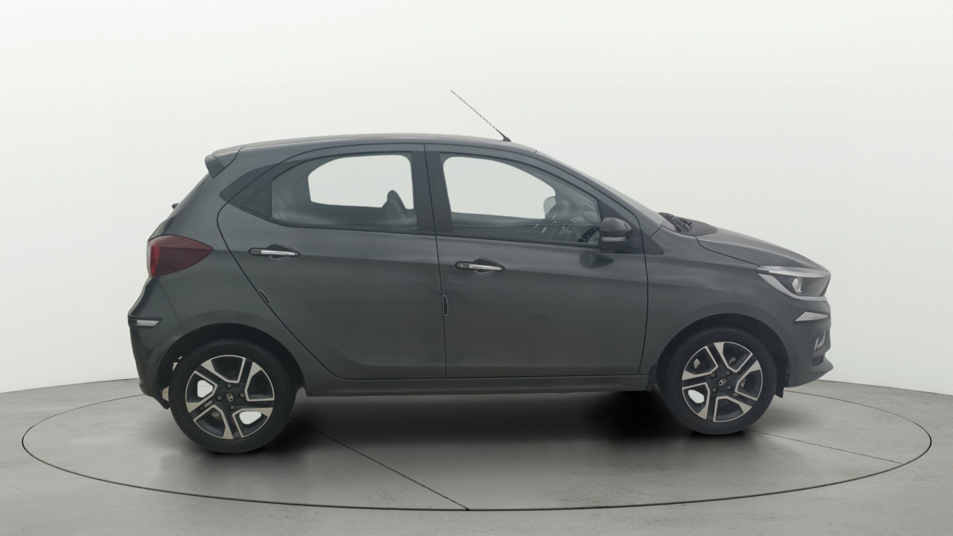 View 2024 Tata Tiago Revotorq XB Image 9 Used 2024 Tata Tiago Revotorq XB Image 9