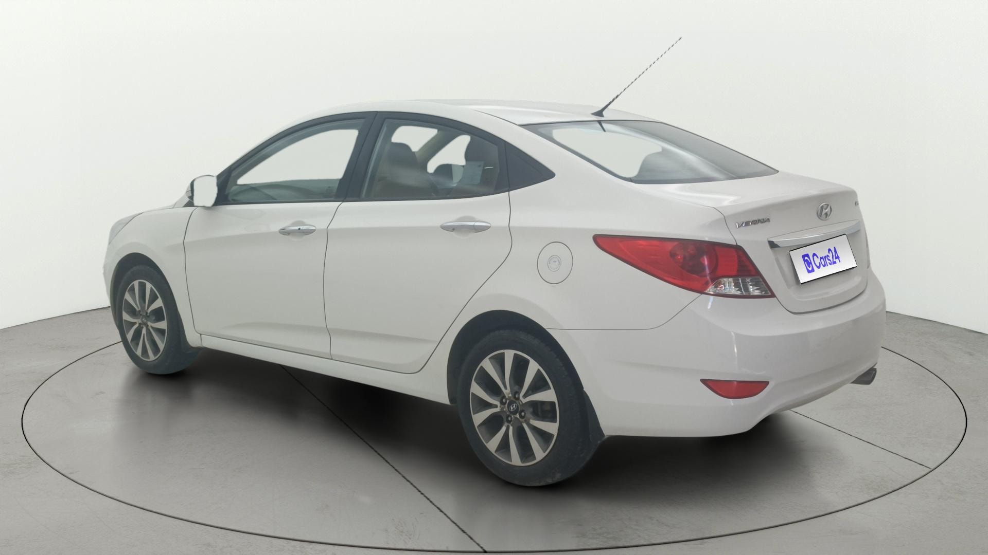 View 2014 Hyundai Fluidic Verna 1.6 VTVT SX Image 2 Used 2014 Hyundai Fluidic Verna 1.6 VTVT SX Image 2