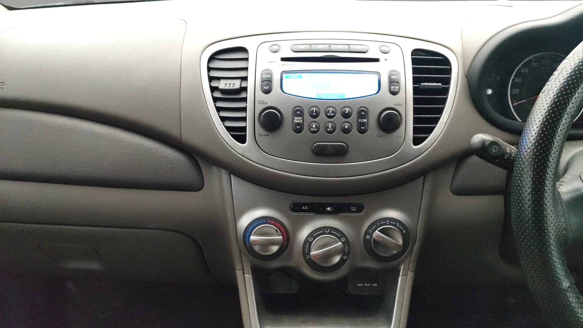View 2013 Hyundai i10 1.2 Asta MT Image 17 Used 2013 Hyundai i10 1.2 Asta MT Image 17