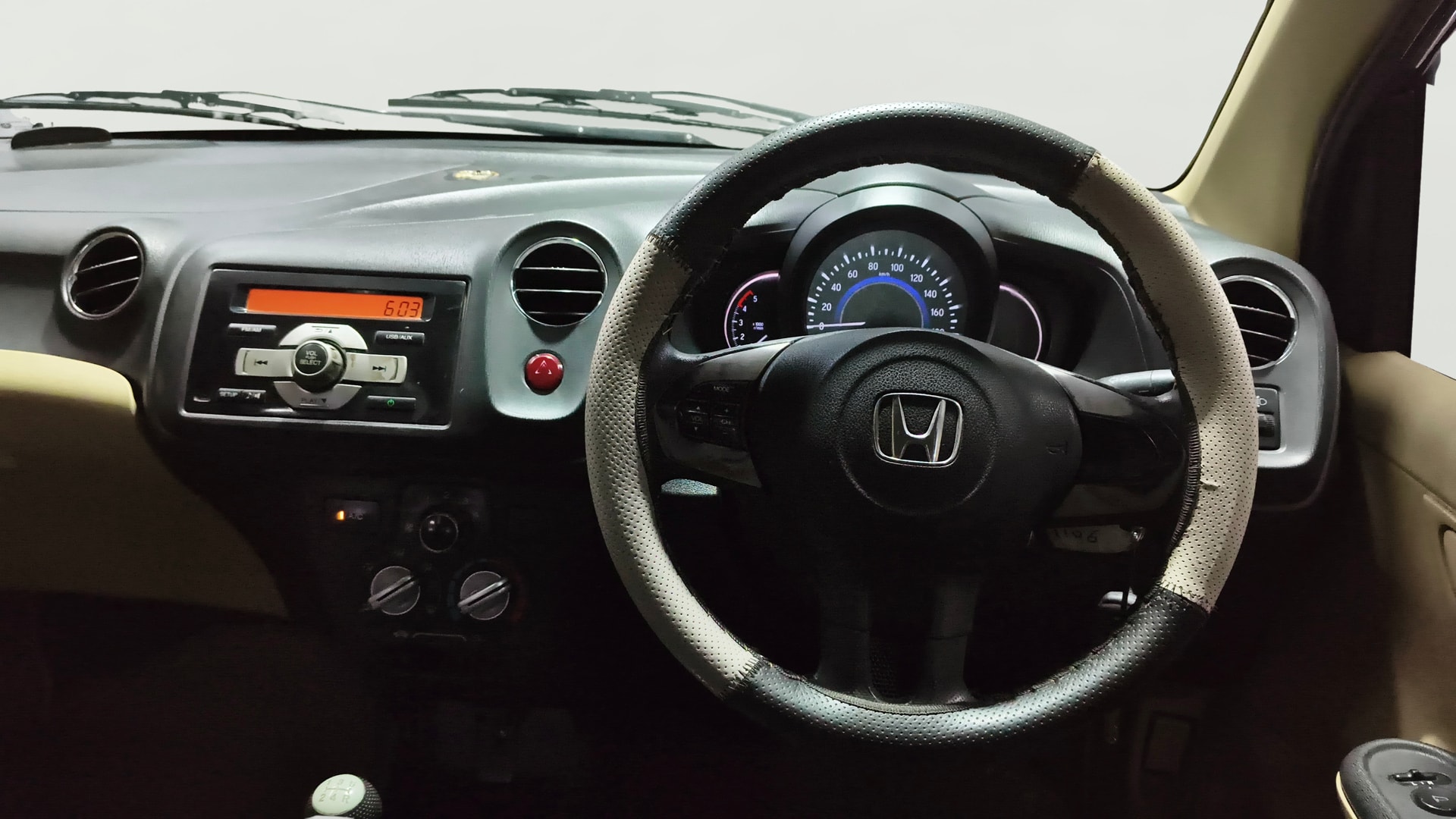 View 2015 Honda Amaze E MT Petrol BS IV Image 20 Used 2015 Honda Amaze E MT Petrol BS IV Image 20