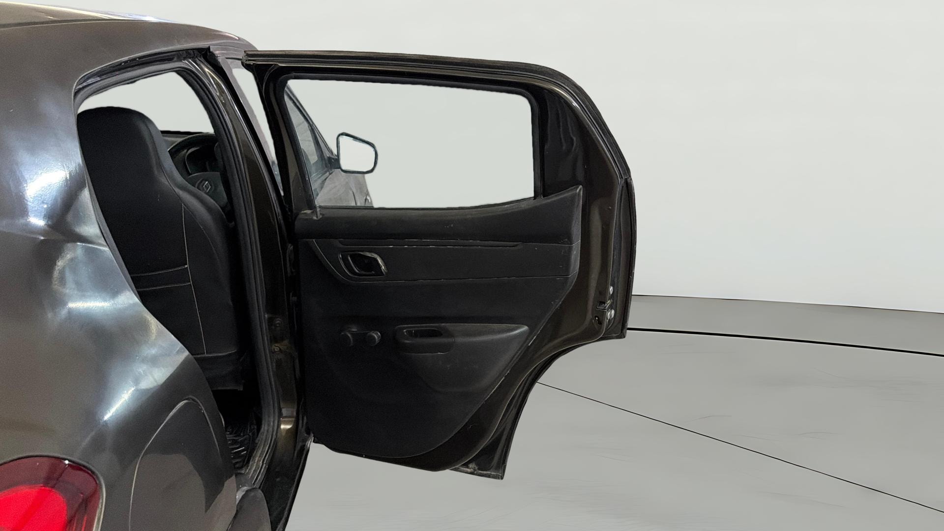 View 2018 Renault Kwid RXL Image 7 Used 2018 Renault Kwid RXL Image 7