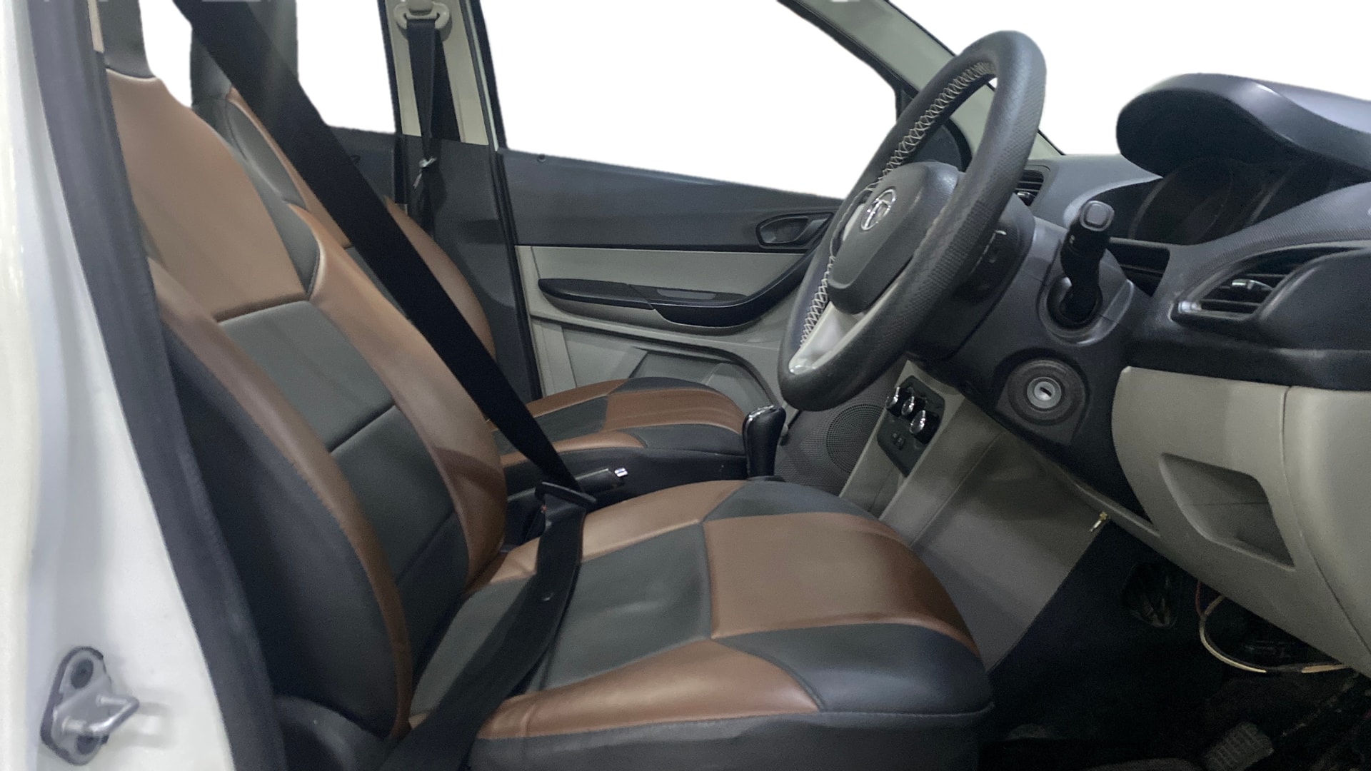 View 2018 Tata Tiago Revotorq XB Image 16 Used 2018 Tata Tiago Revotorq XB Image 16