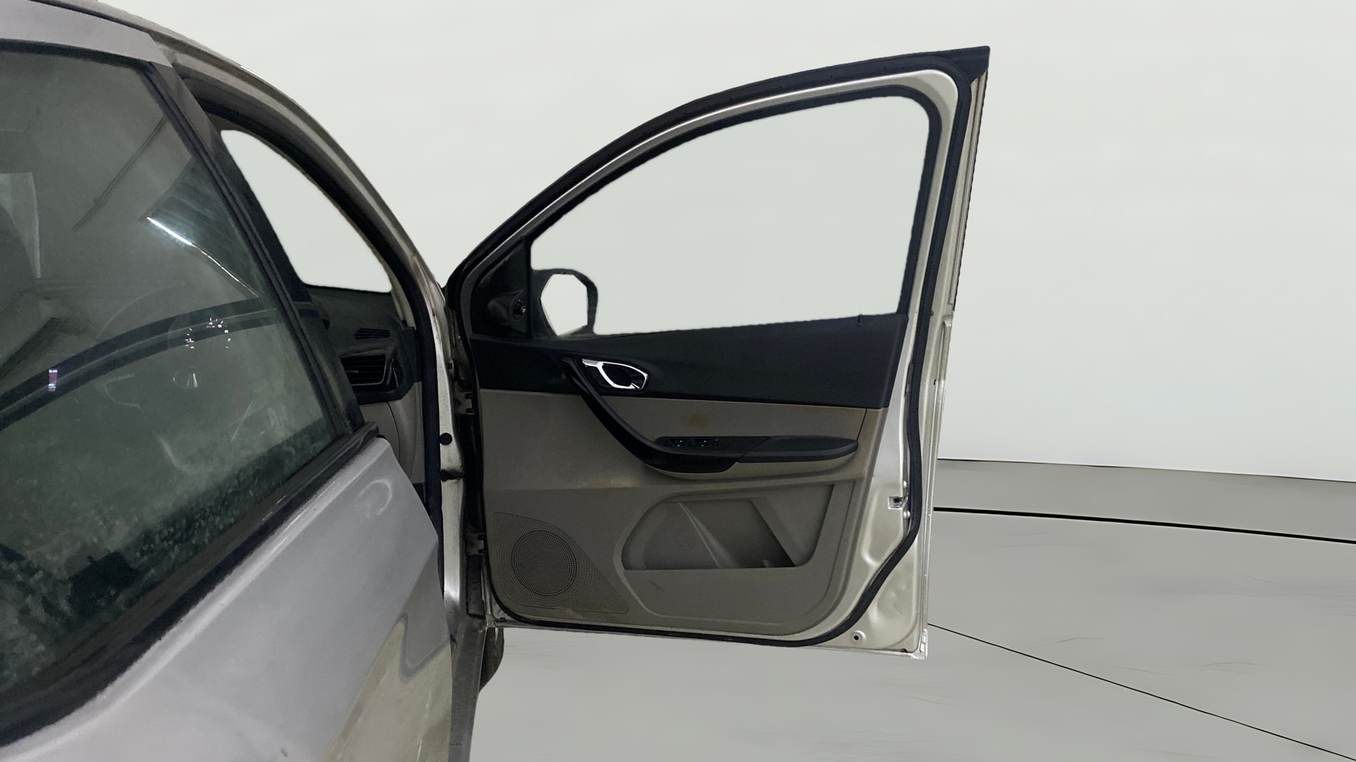 View 2016 Tata Tiago Revotorq XB Image 44 Used 2016 Tata Tiago Revotorq XB Image 44