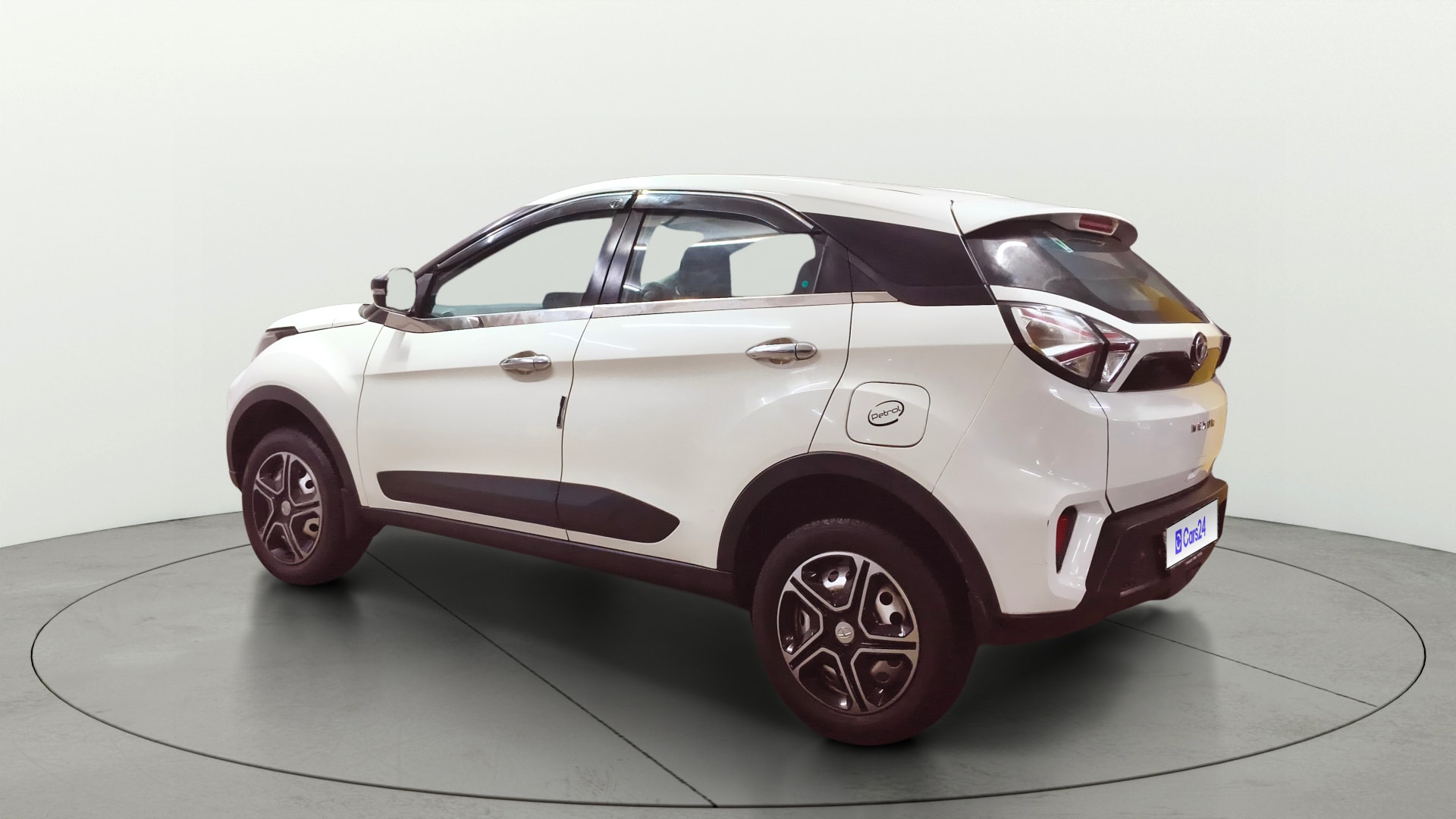 View 2023 Tata Nexon Revotron XE Image 2 Used 2023 Tata Nexon Revotron XE Image 2