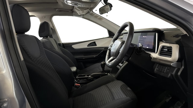 View Mahindra XUV700 Image 19 Used Mahindra XUV700 Image 19