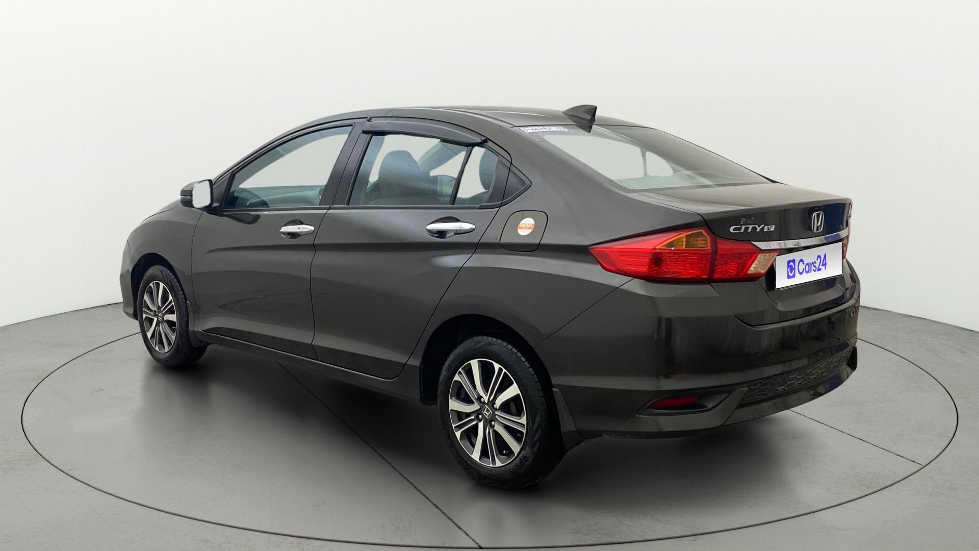 View 2017 Honda City ZX MT Diesel Anniversary Edition Image 2 Used 2017 Honda City ZX MT Diesel Anniversary Edition Image 2