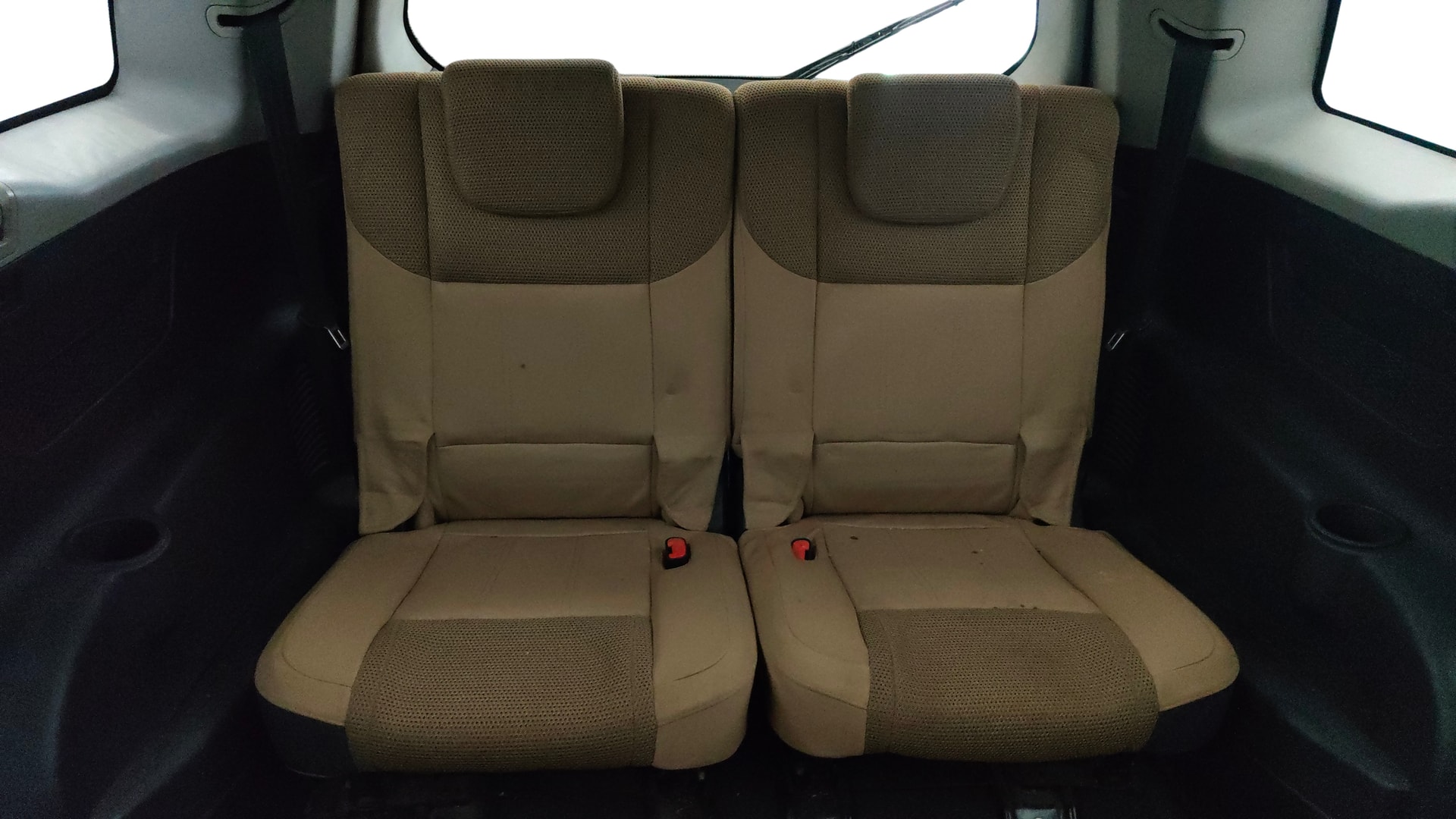 View 2018 Mahindra XUV500 W9 AT Image 10 Used 2018 Mahindra XUV500 W9 AT Image 10