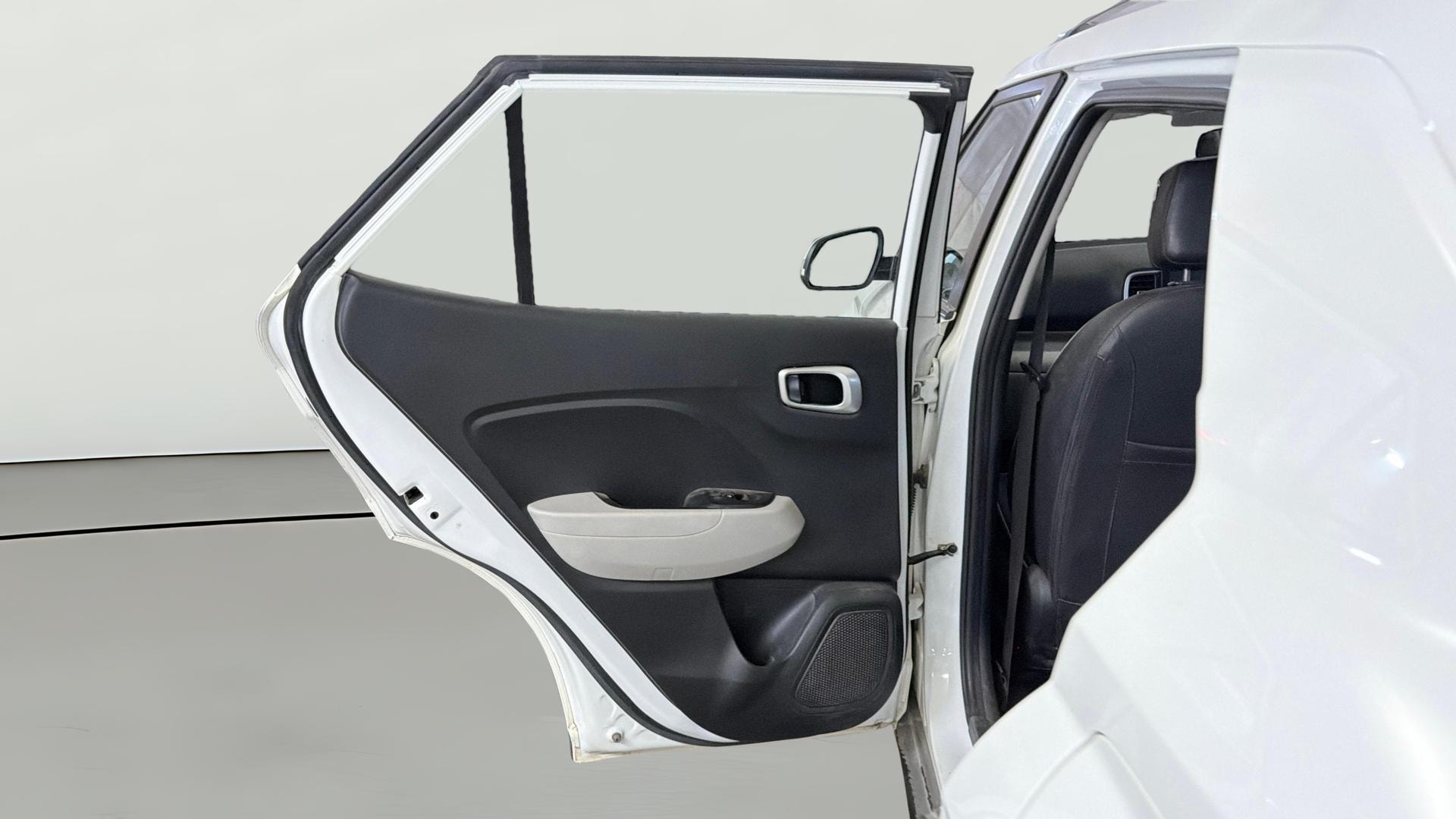 View 2022 Hyundai Venue S Plus 1.5 Diesel MT Image 22 Used 2022 Hyundai Venue S Plus 1.5 Diesel MT Image 22