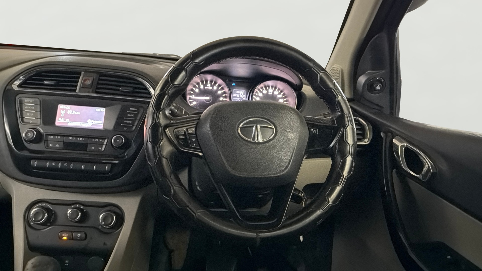 View 2019 Tata Tiago Revotorq XB Image 20 Used 2019 Tata Tiago Revotorq XB Image 20