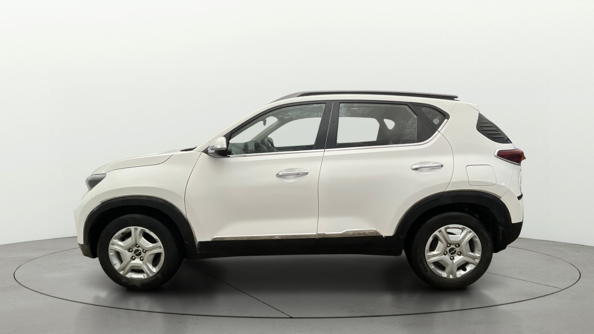 View 2023 Kia Sonet HTK Plus iMT Petrol Image 5 Used 2023 Kia Sonet HTK Plus iMT Petrol Image 5