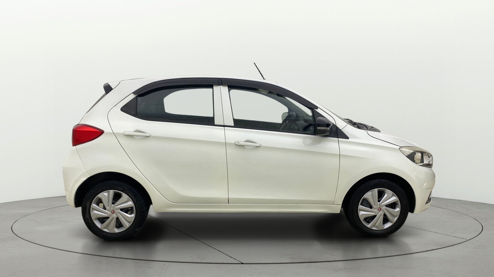 View 2019 Tata Tiago Revotorq XB Image 8 Used 2019 Tata Tiago Revotorq XB Image 8