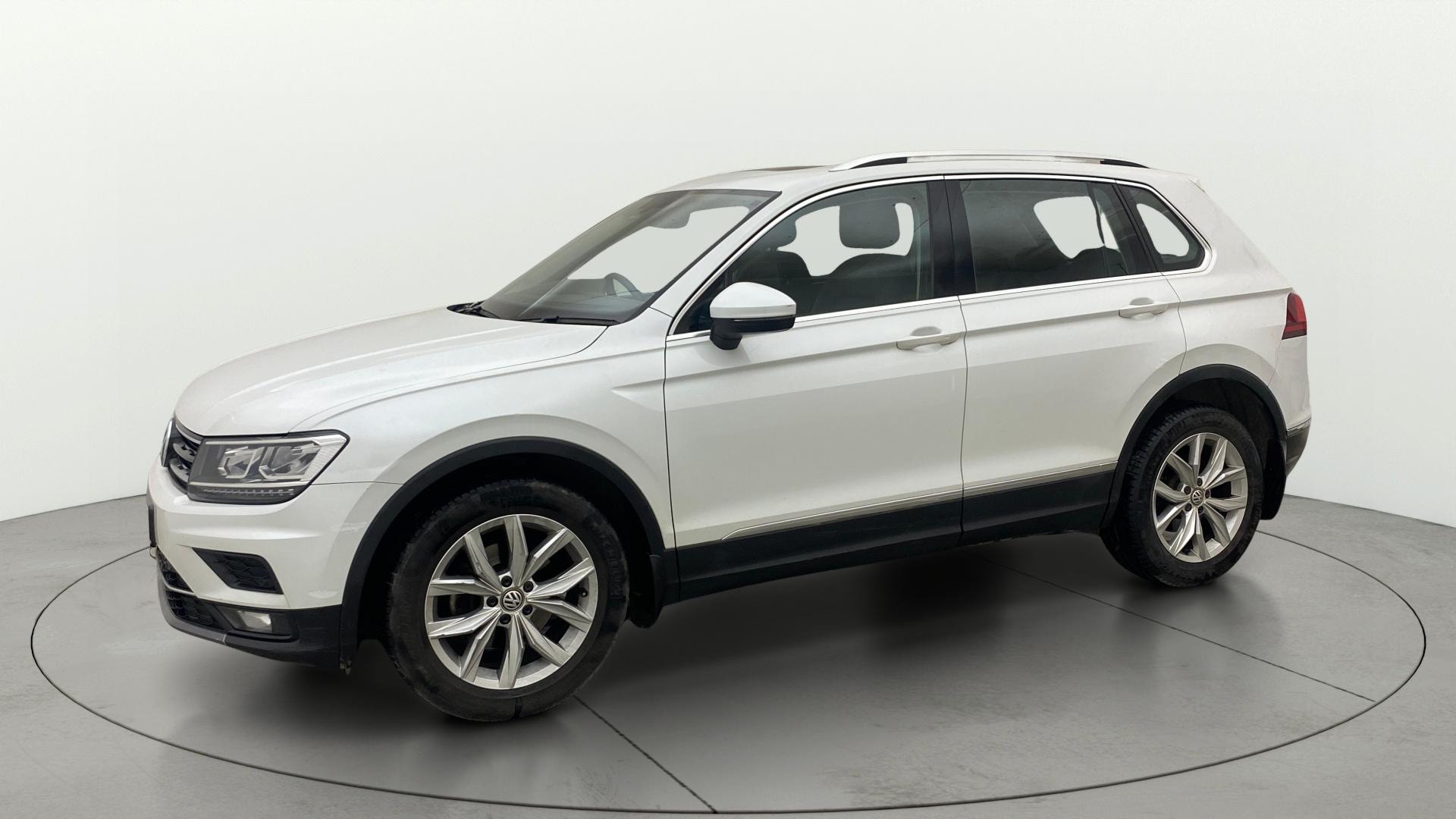 View 2018 Volkswagen Tiguan DSG 4MOTION Comfortline Image 37 Used 2018 Volkswagen Tiguan DSG 4MOTION Comfortline Image 37