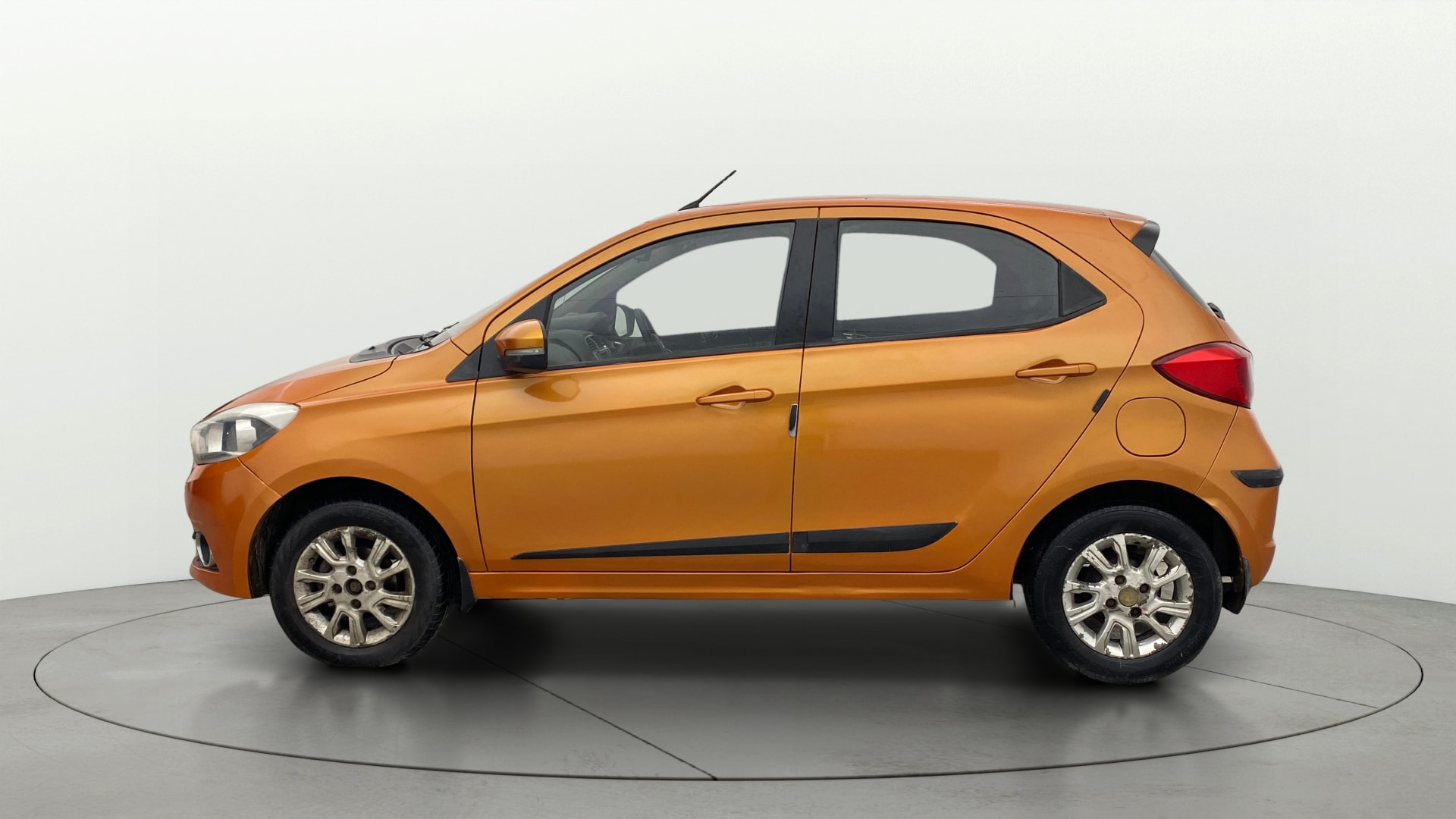 View 2017 Tata Tiago Revotorq XB Image 5 Used 2017 Tata Tiago Revotorq XB Image 5