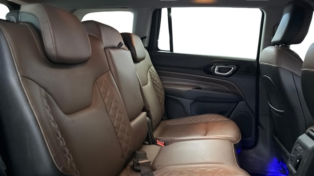 View Jeep Meridian Image 38 Used Jeep Meridian Image 38
