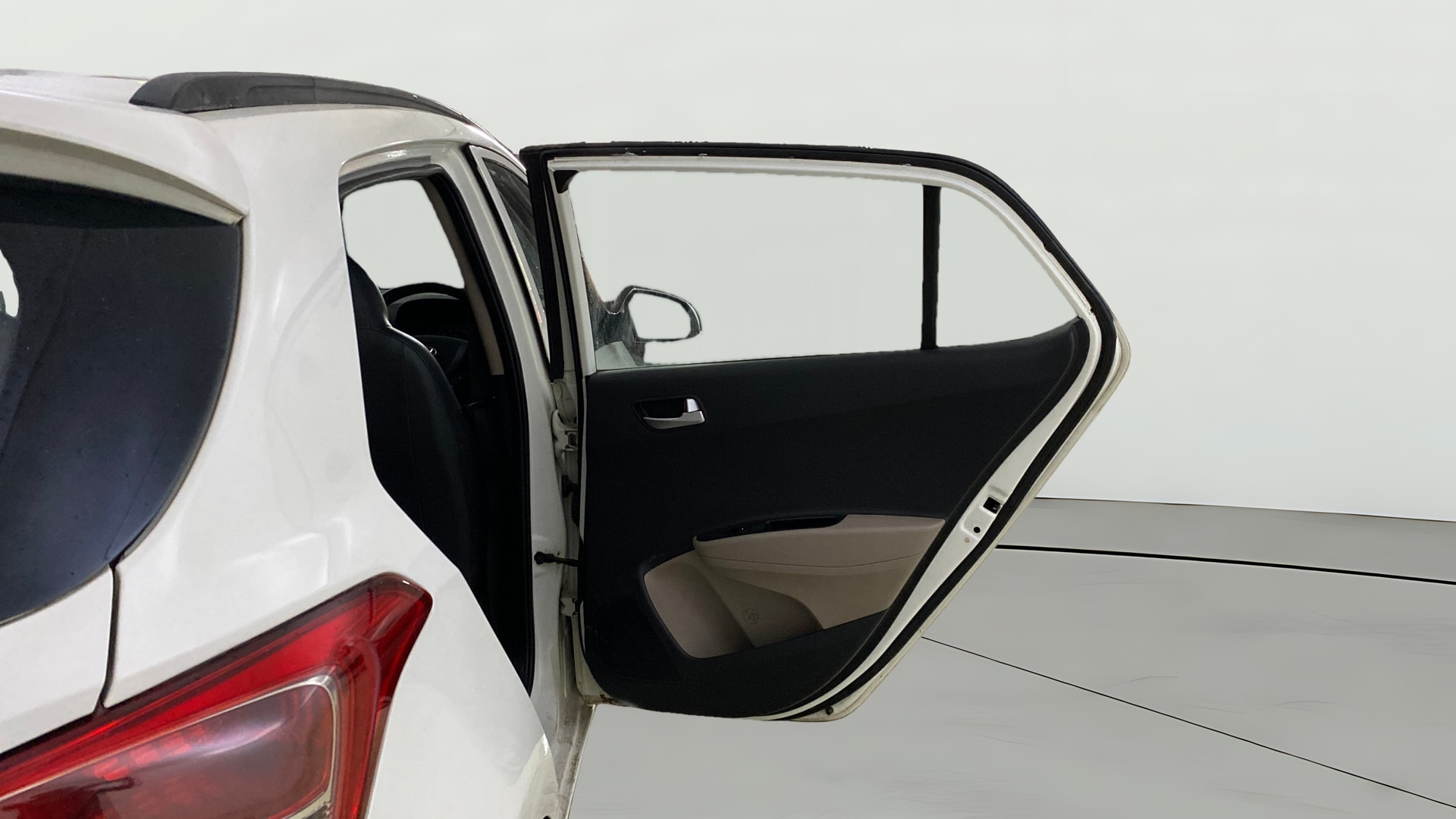 View 2016 Hyundai Grand i10 Asta AT 1.2 Kappa VTVT Image 7 Used 2016 Hyundai Grand i10 Asta AT 1.2 Kappa VTVT Image 7