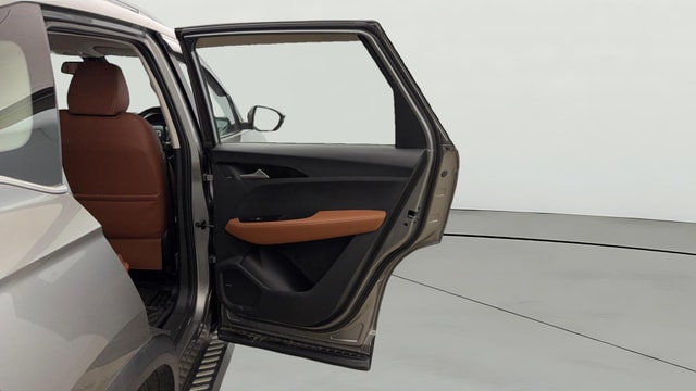 View MG Hector Plus Image 6 Used MG Hector Plus Image 6