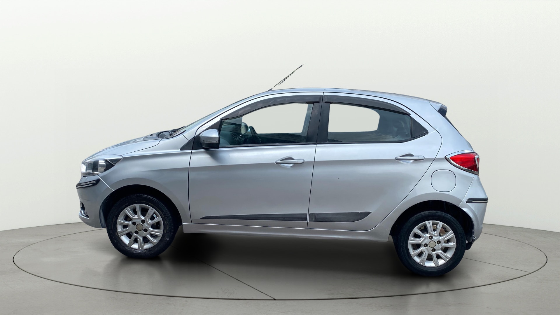View 2018 Tata Tiago Revotorq XB Image 5 Used 2018 Tata Tiago Revotorq XB Image 5