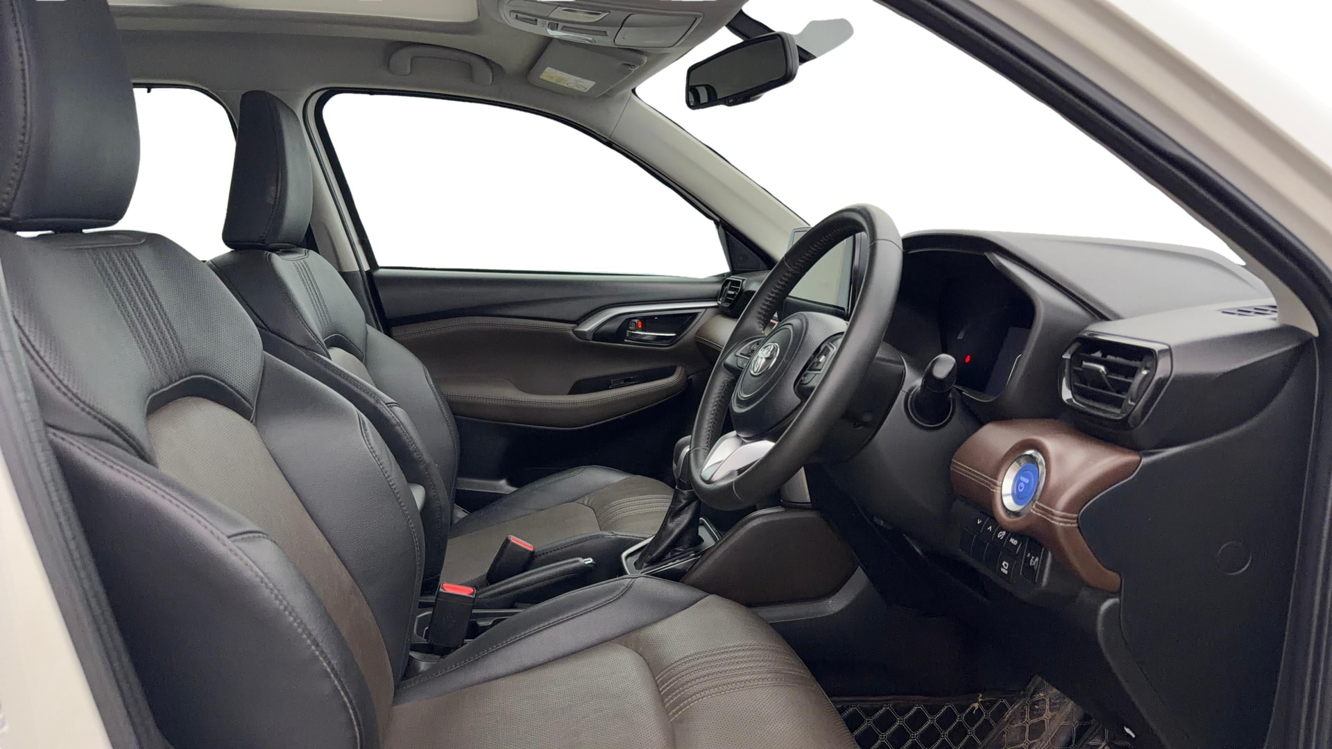 View 2024 Toyota Urban Cruiser Hyryder V e-Drive 2WD HYBRID Image 27 Used 2024 Toyota Urban Cruiser Hyryder V e-Drive 2WD HYBRID Image 27