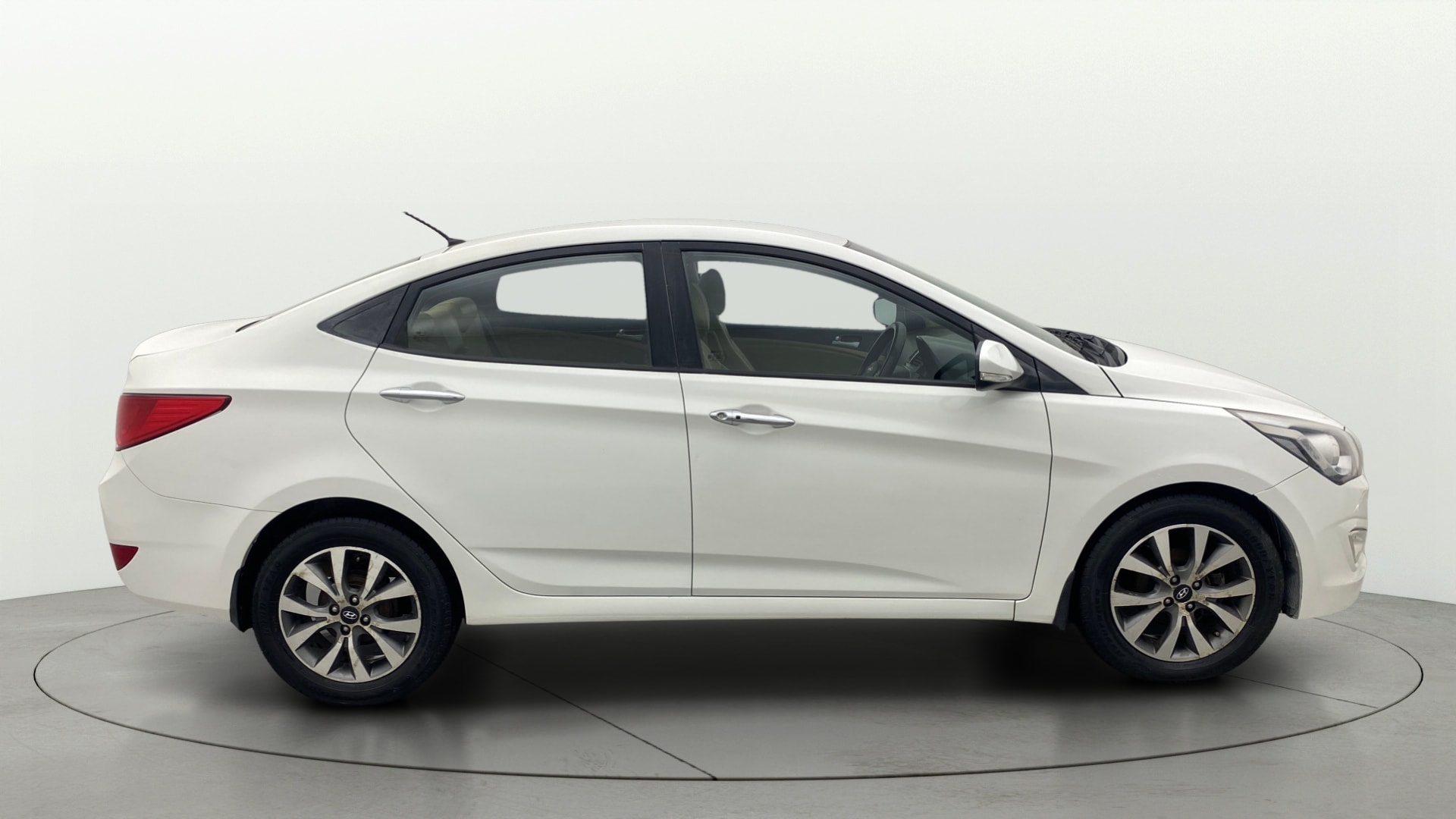 View 2015 Hyundai Fluidic Verna 1.4 CRDI Base Image 9 Used 2015 Hyundai Fluidic Verna 1.4 CRDI Base Image 9