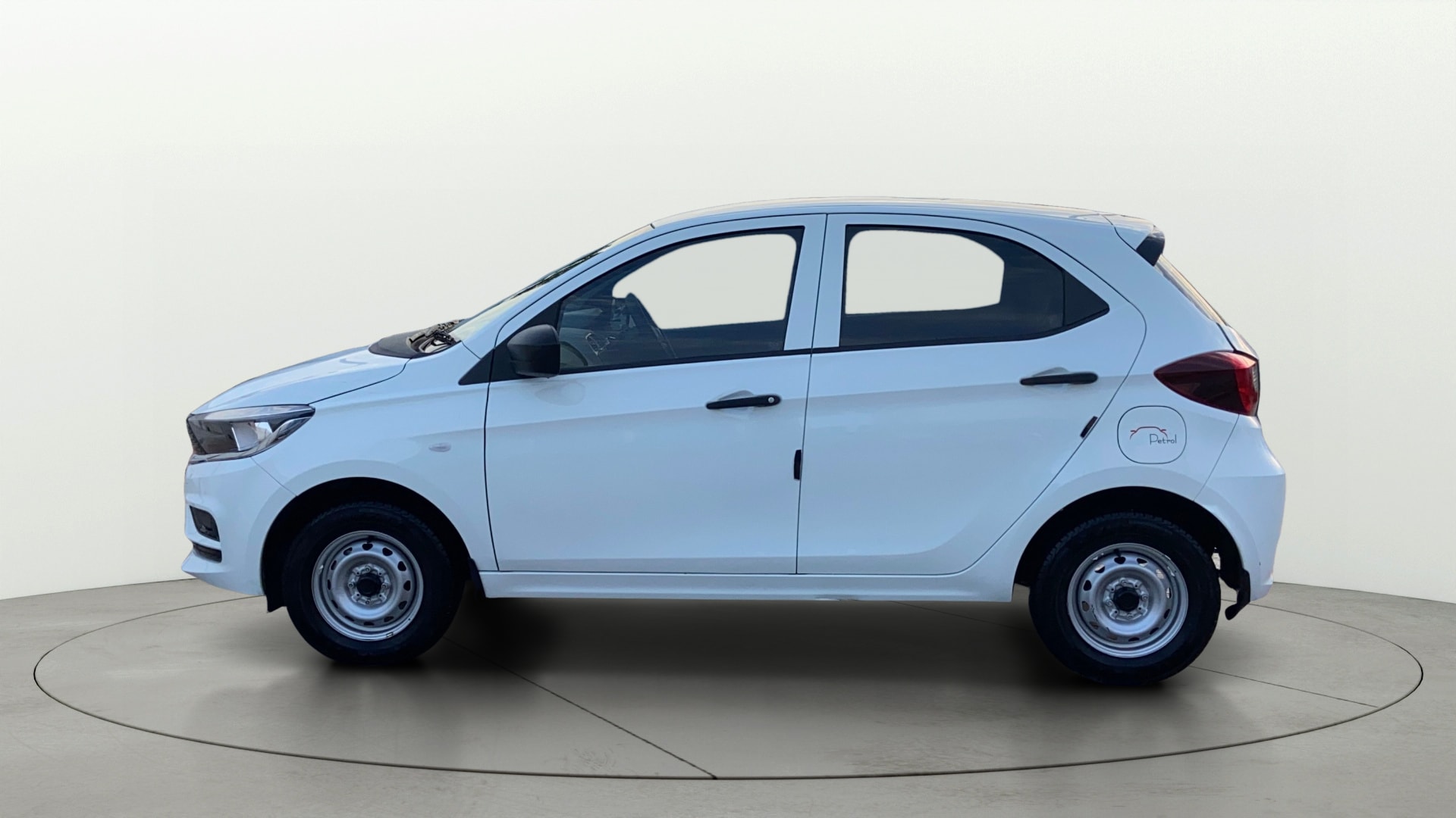 View 2026 Tata Tiago Revotorq XB Image 5 Used 2026 Tata Tiago Revotorq XB Image 5