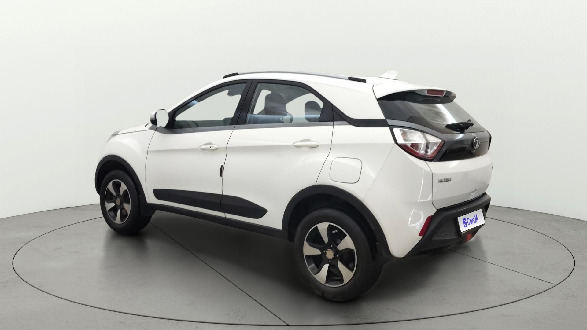 View 2018 Tata Nexon Revotron XE Image 2 Used 2018 Tata Nexon Revotron XE Image 2