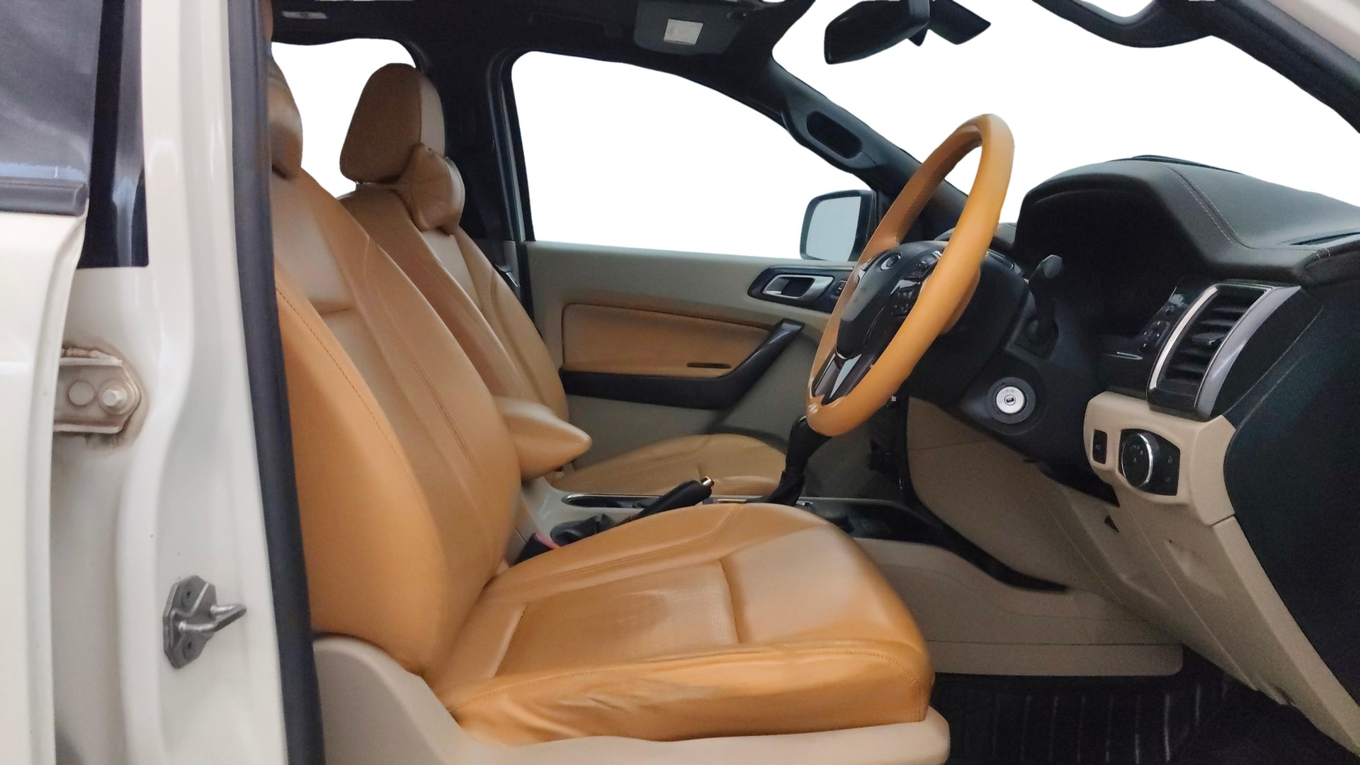 View 2016 Ford Endeavour 3.2L AWD AT Titanium Image 19 Used 2016 Ford Endeavour 3.2L AWD AT Titanium Image 19