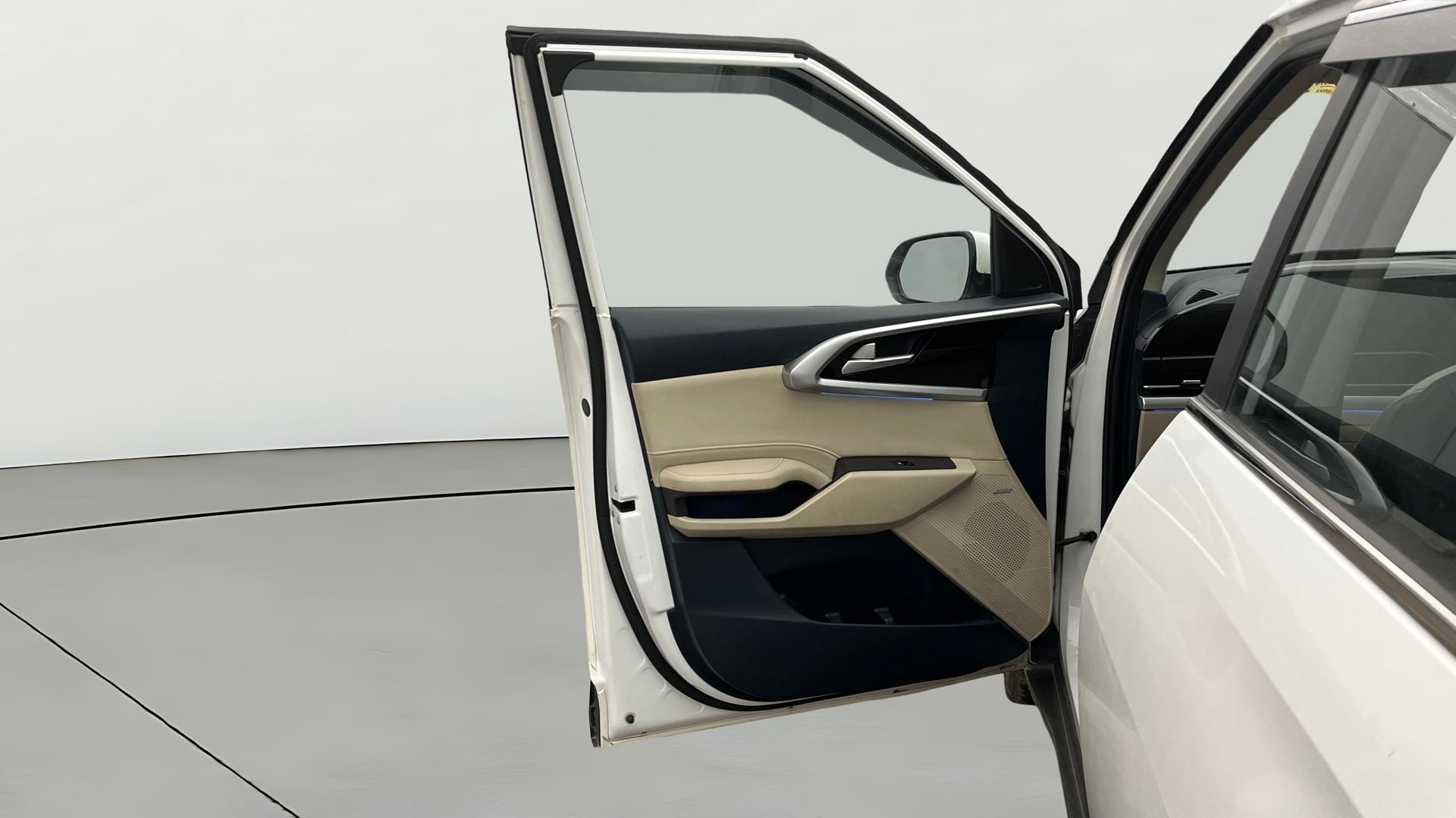 View 2022 Kia Carens Luxury Plus 1.5 AT Diesel 6 STR Image 34 Used 2022 Kia Carens Luxury Plus 1.5 AT Diesel 6 STR Image 34
