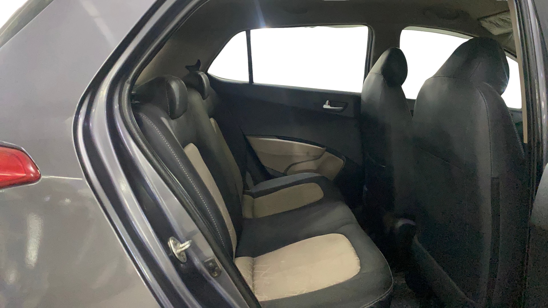 View 2016 Hyundai Grand i10 1.1 Sportz Diesel Image 38 Used 2016 Hyundai Grand i10 1.1 Sportz Diesel Image 38