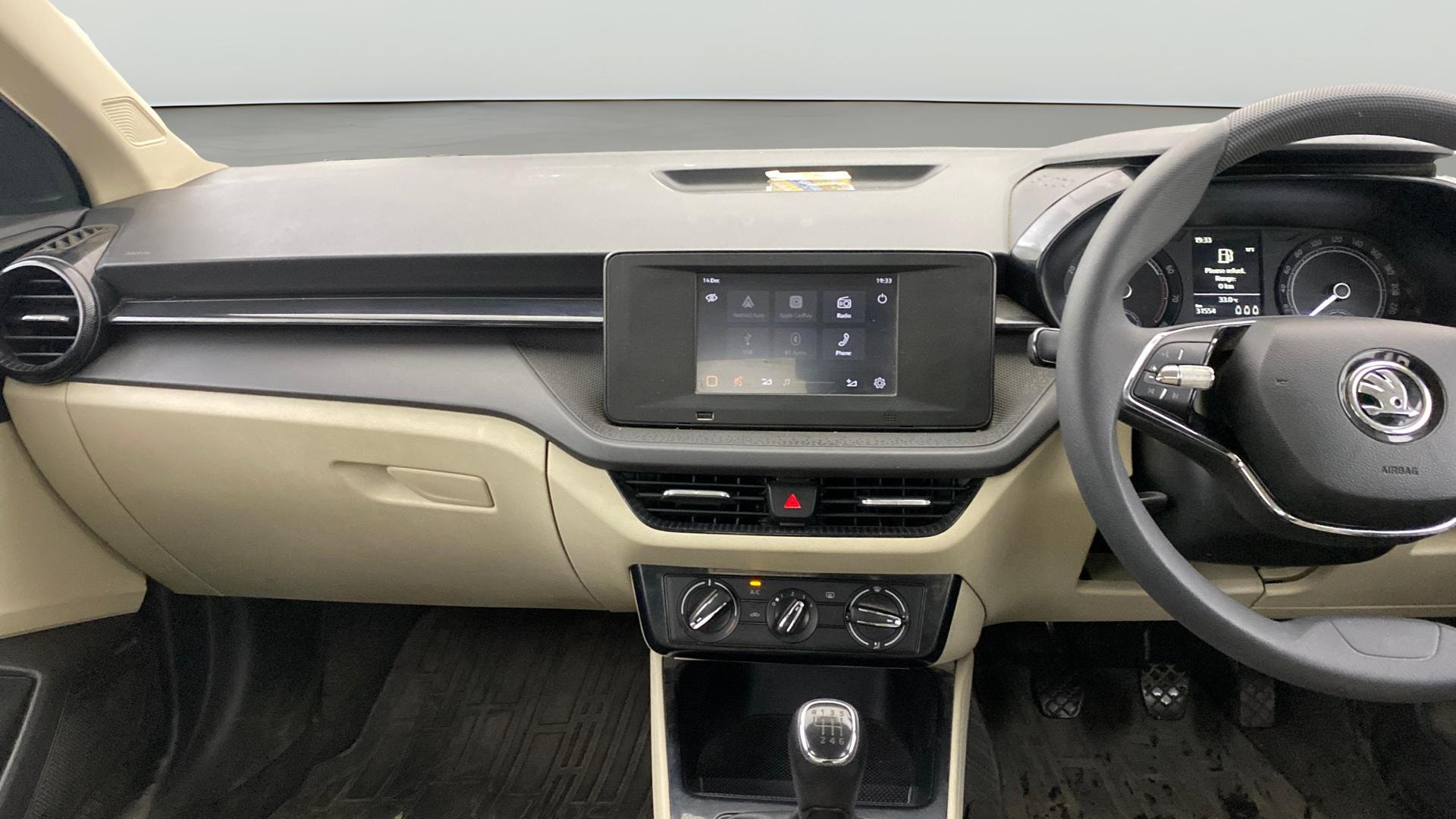 View 2023 Skoda Slavia Active 1.0 TSI MT Image 17 Used 2023 Skoda Slavia Active 1.0 TSI MT Image 17