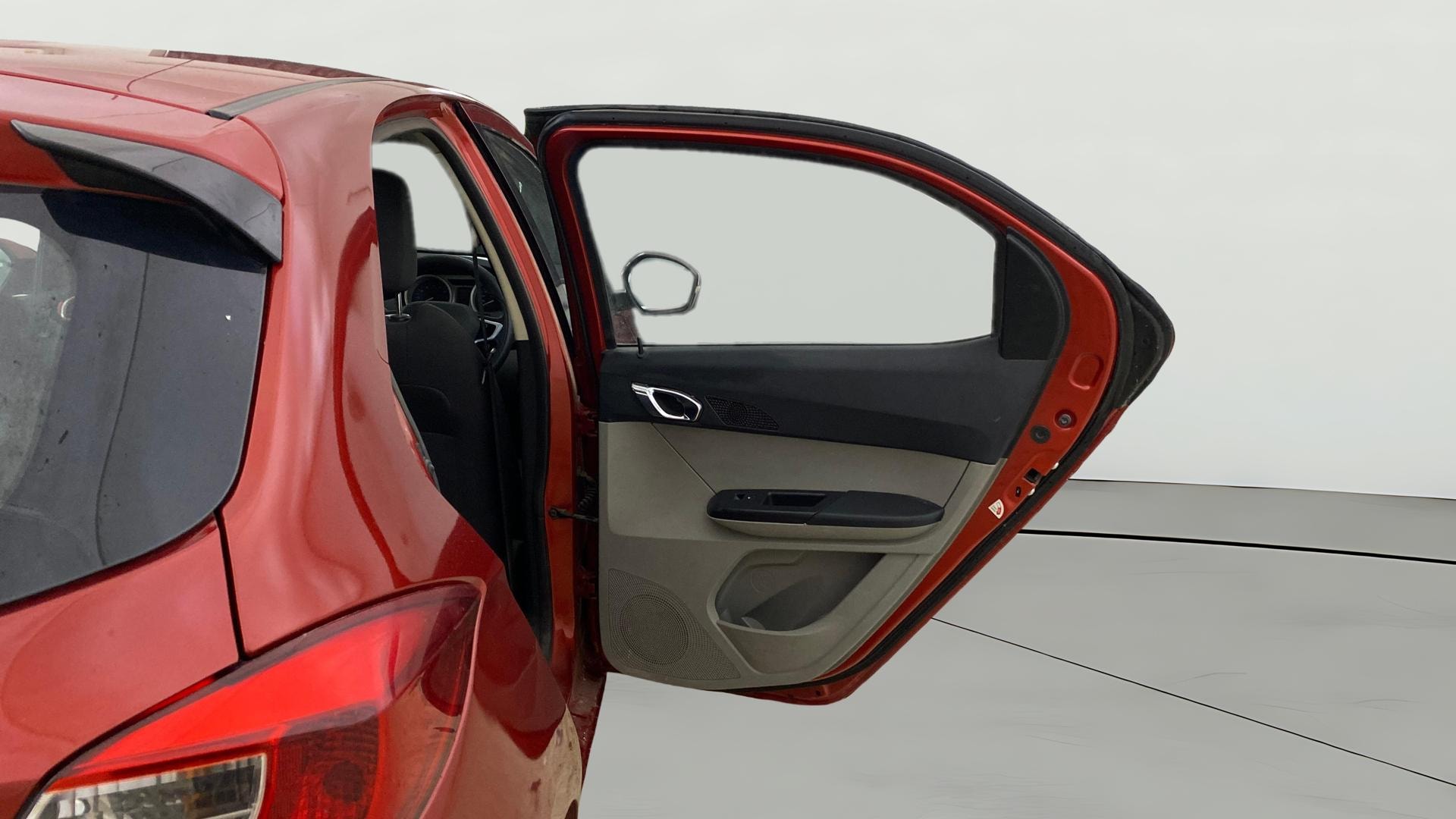 View 2017 Tata Tiago Revotorq XB Image 7 Used 2017 Tata Tiago Revotorq XB Image 7