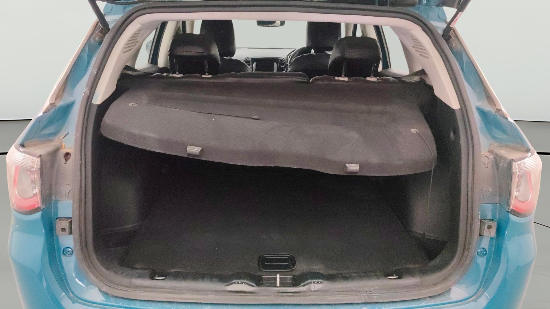 View 2018 Jeep Compass Limited 1.4 Multi AIR Petrol DDCT AT BS IV Image 40 Used 2018 Jeep Compass Limited 1.4 Multi AIR Petrol DDCT AT BS IV Image 40