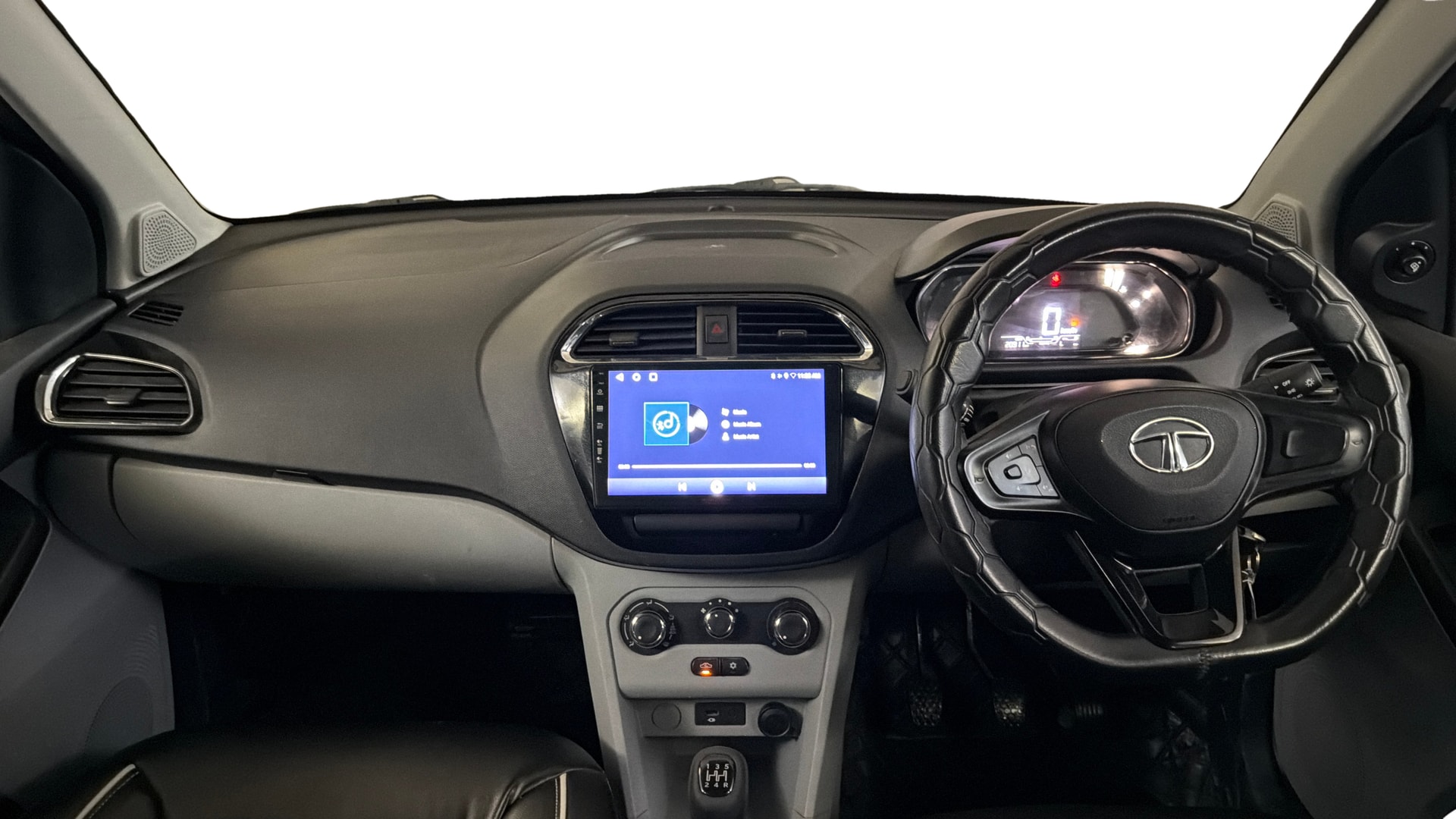 View 2023 Tata Tiago Revotorq XB Image 15 Used 2023 Tata Tiago Revotorq XB Image 15