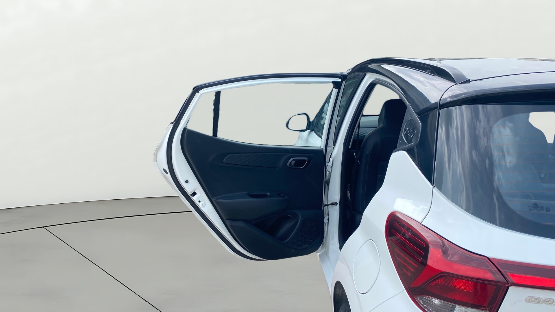 View 2023 Hyundai Grand i10 Nios Sportz Petrol Dual Tone Image 23 Used 2023 Hyundai Grand i10 Nios Sportz Petrol Dual Tone Image 23