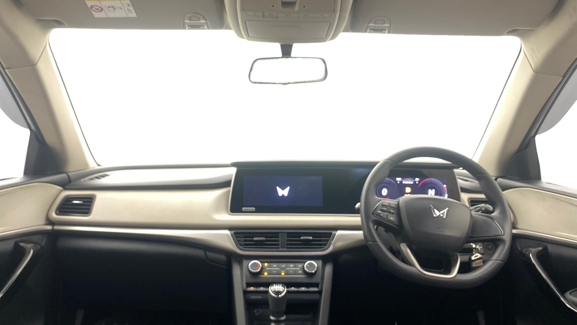 Used 2022 Mahindra XUV700 Used 2022 Mahindra XUV700