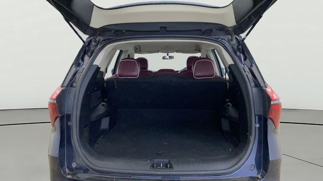 View Mahindra XUV700 Image 38 Used Mahindra XUV700 Image 38