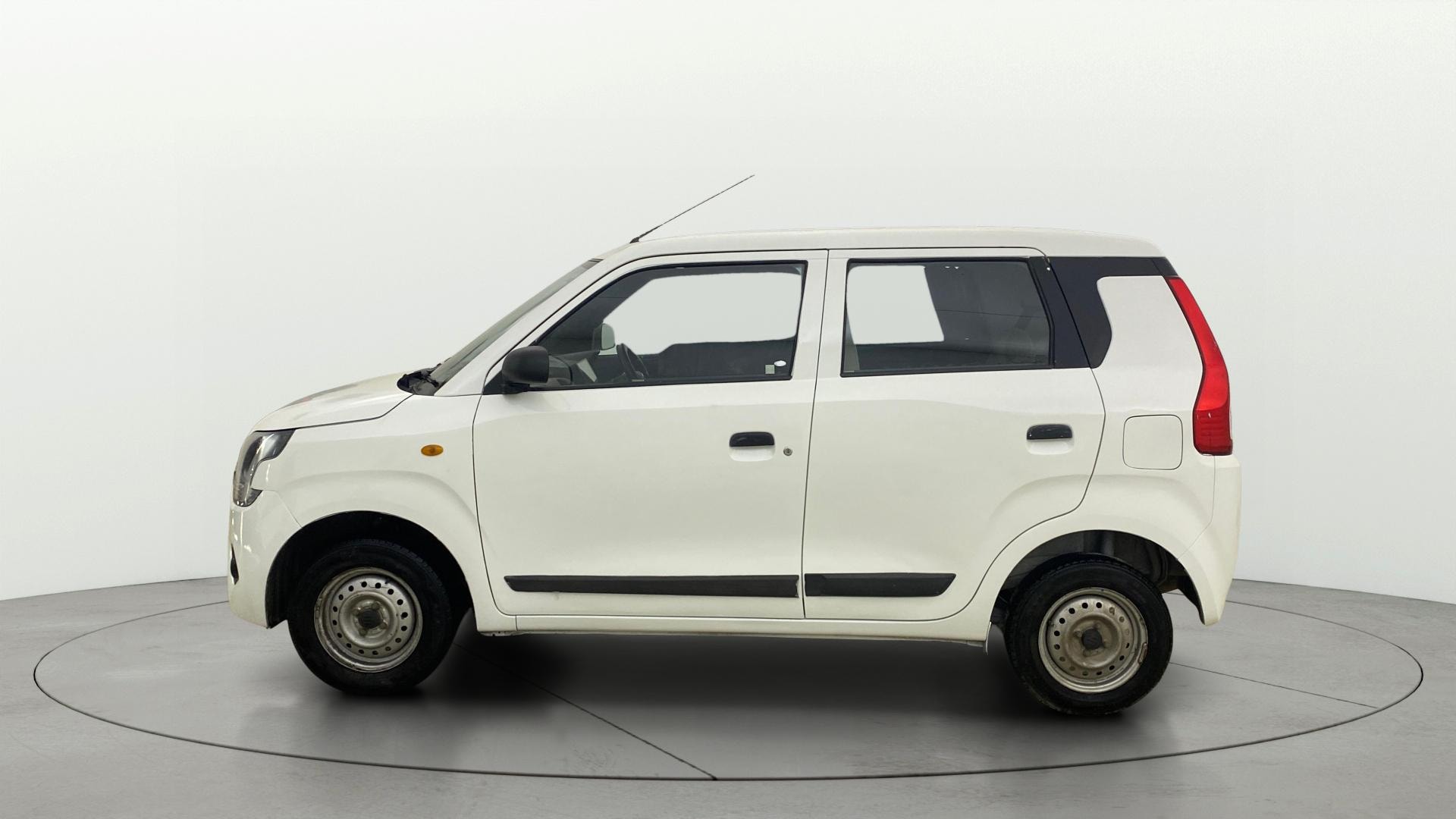 View 2020 Maruti Suzuki 1000 Base Variant Image 5 Used 2020 Maruti Suzuki 1000 Base Variant Image 5
