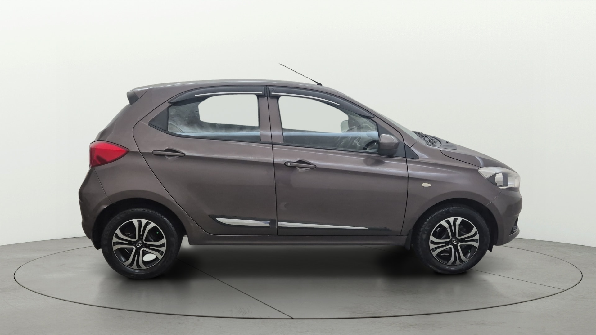 View 2019 Tata Tiago Revotorq XB Image 8 Used 2019 Tata Tiago Revotorq XB Image 8