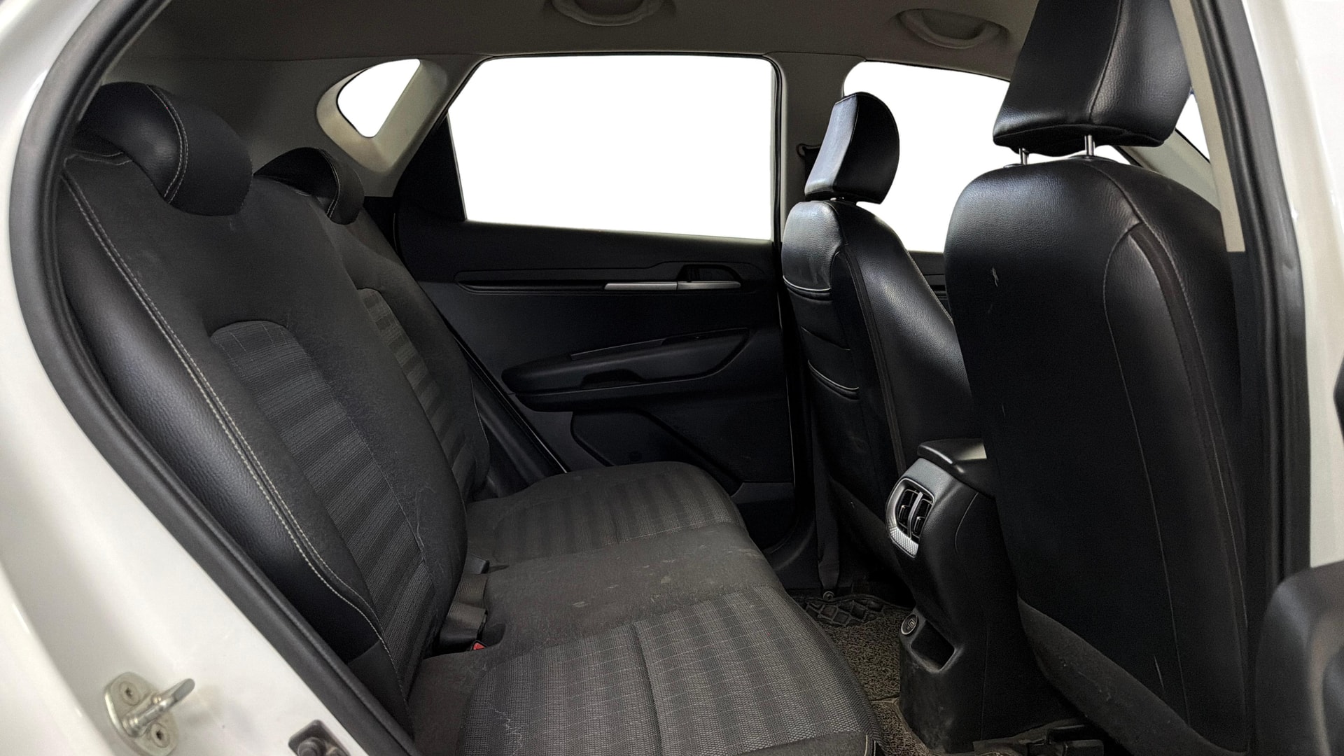 View 2022 Kia Sonet HTK Plus Petrol Image 34 Used 2022 Kia Sonet HTK Plus Petrol Image 34