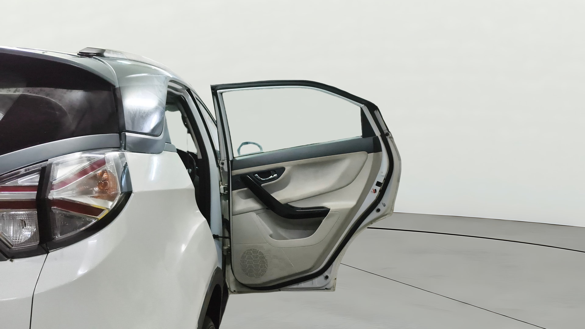 View 2021 Tata Nexon Revotron XE Image 6 Used 2021 Tata Nexon Revotron XE Image 6