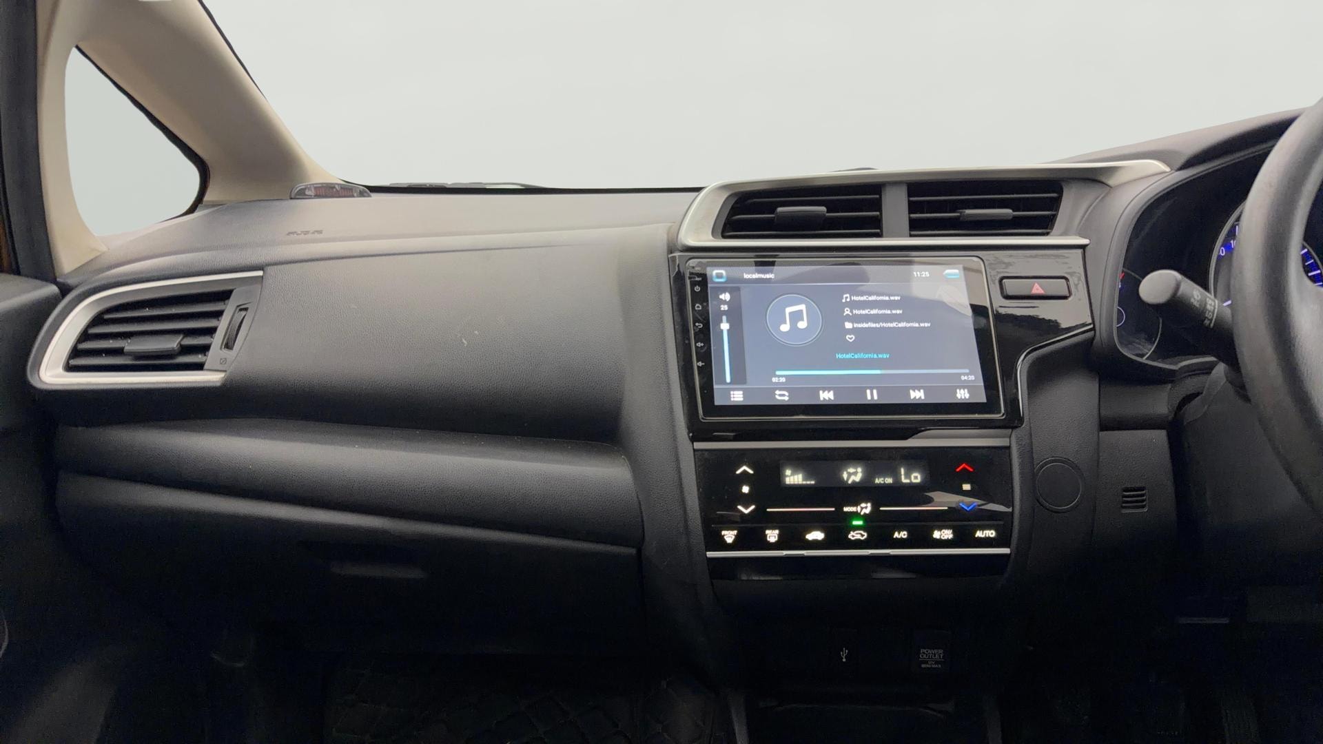View 2020 Honda WR-V S MT Diesel Edge Edition Image 17 Used 2020 Honda WR-V S MT Diesel Edge Edition Image 17