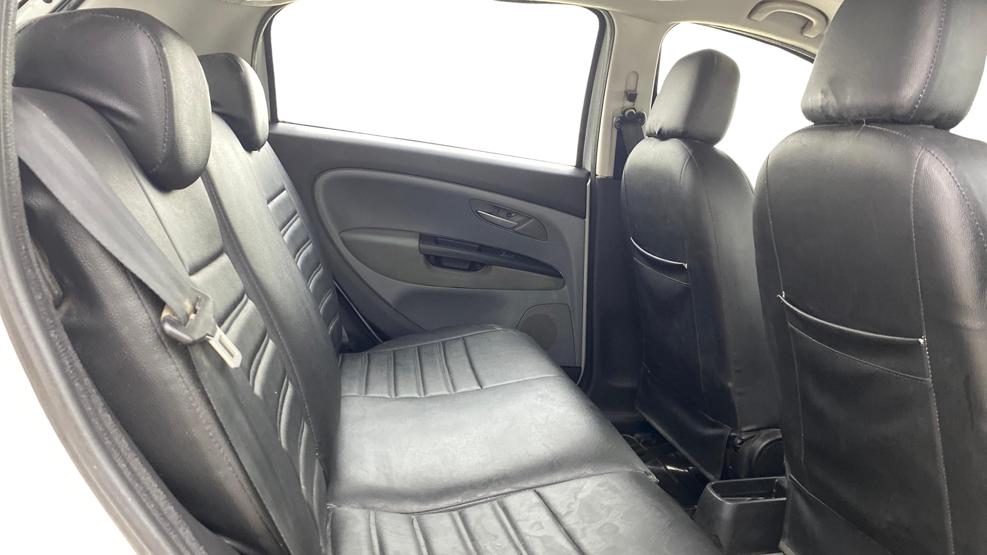 View 2014 Fiat Grande Punto 1.3 Emotion Pack 90 HP Image 34 Used 2014 Fiat Grande Punto 1.3 Emotion Pack 90 HP Image 34